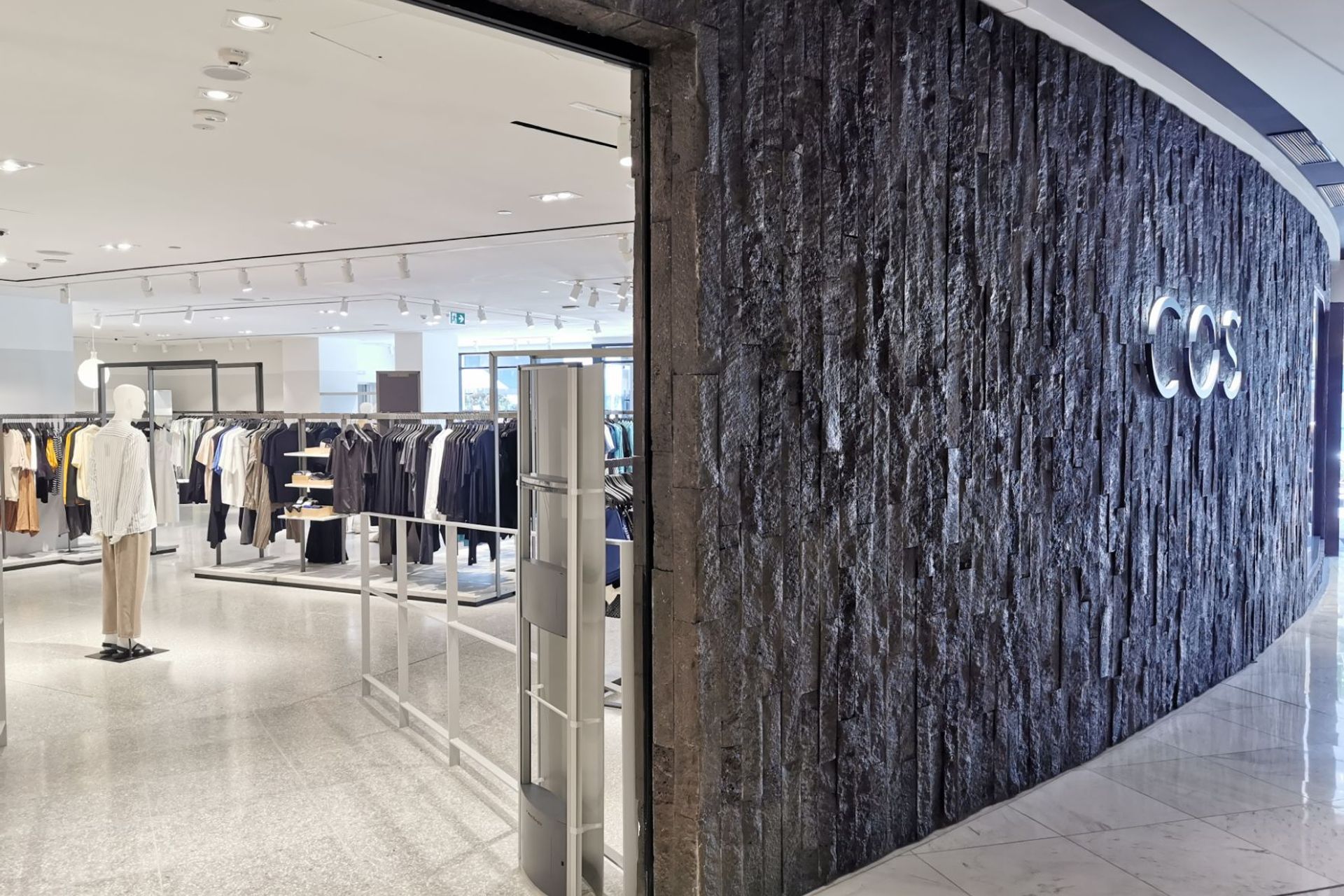 COS Westfield New Market