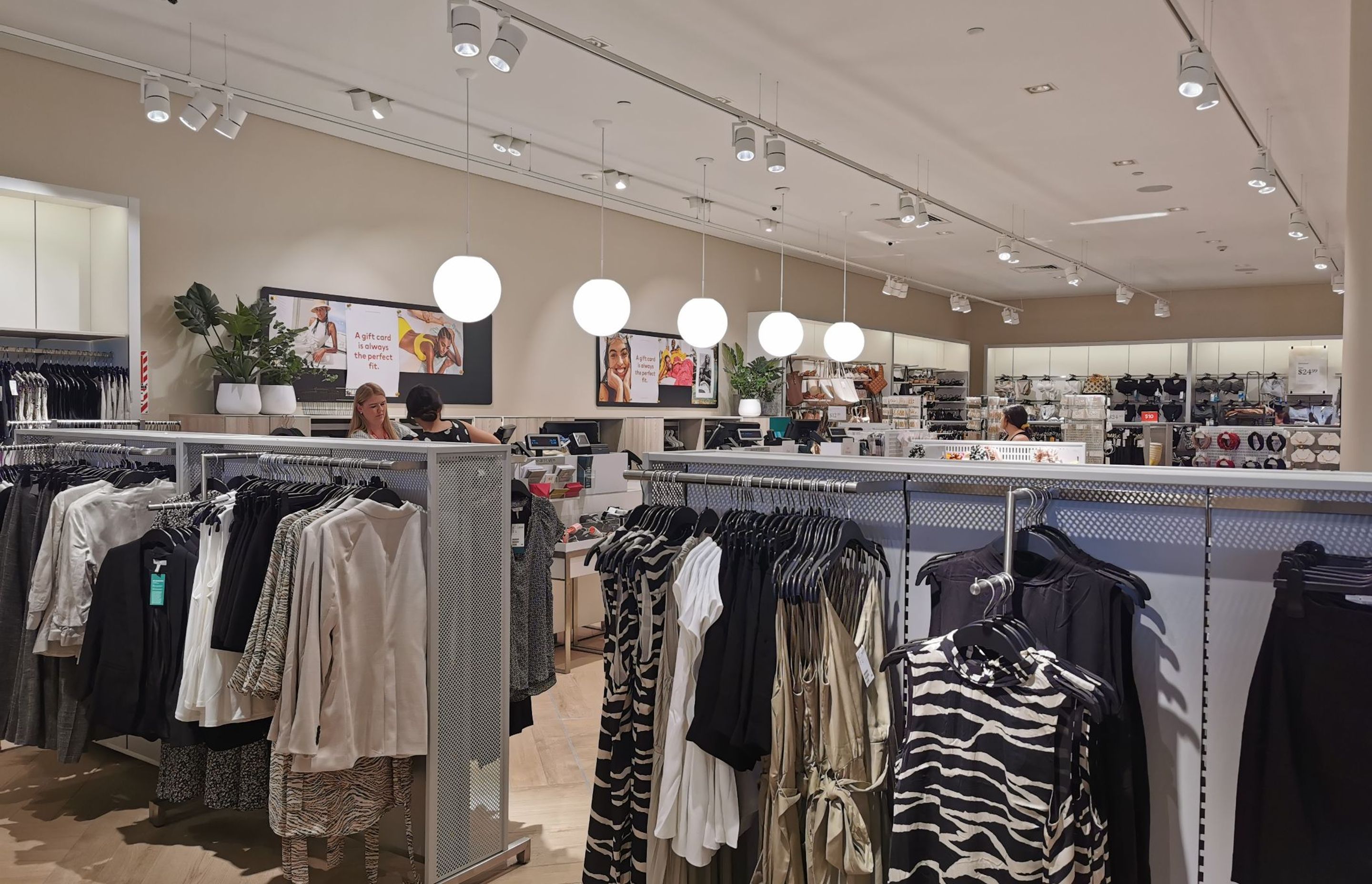 H&M Westfield New Market