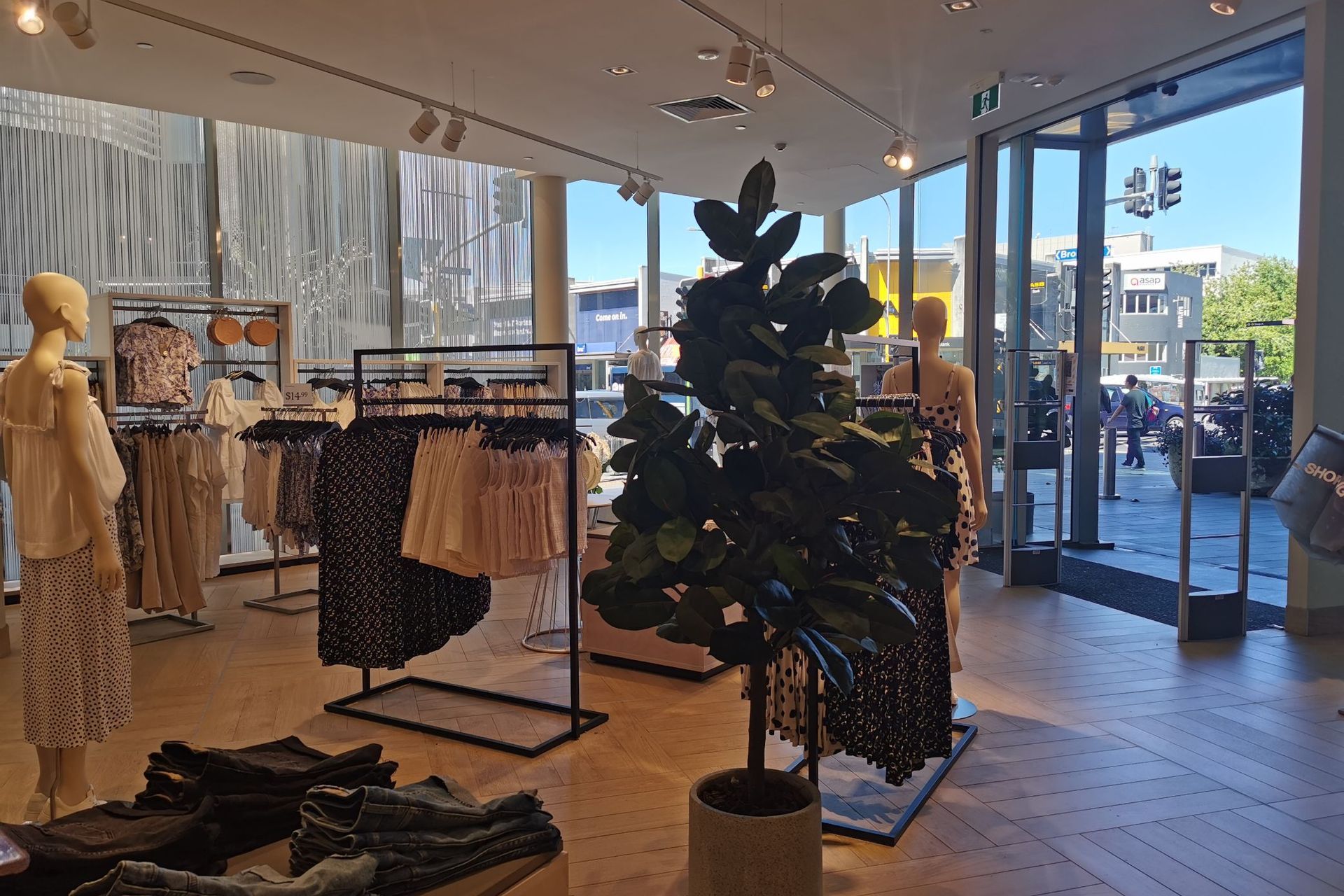 H&amp;M Westfield New Market