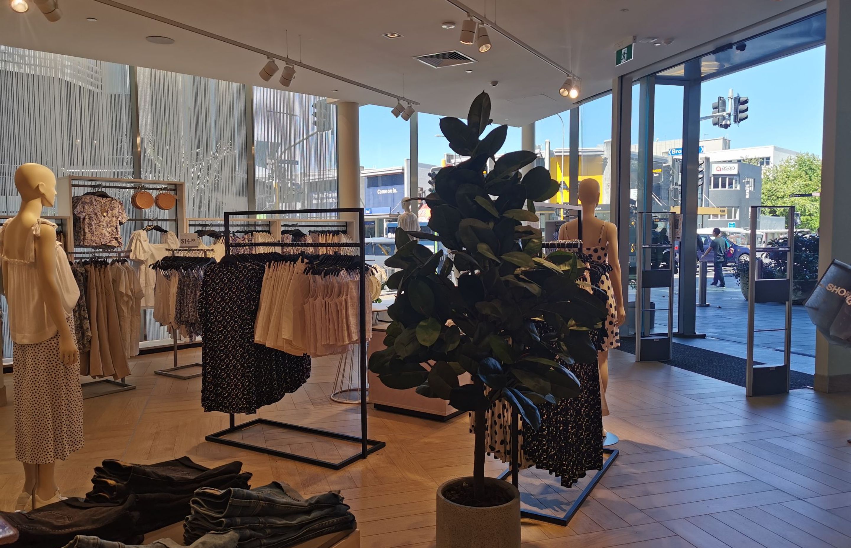 H&M Westfield New Market