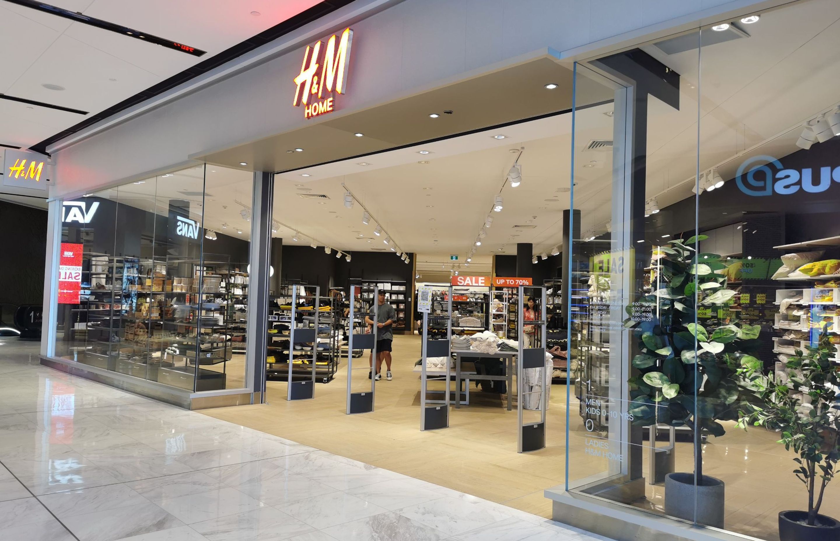 H&M Westfield New Market