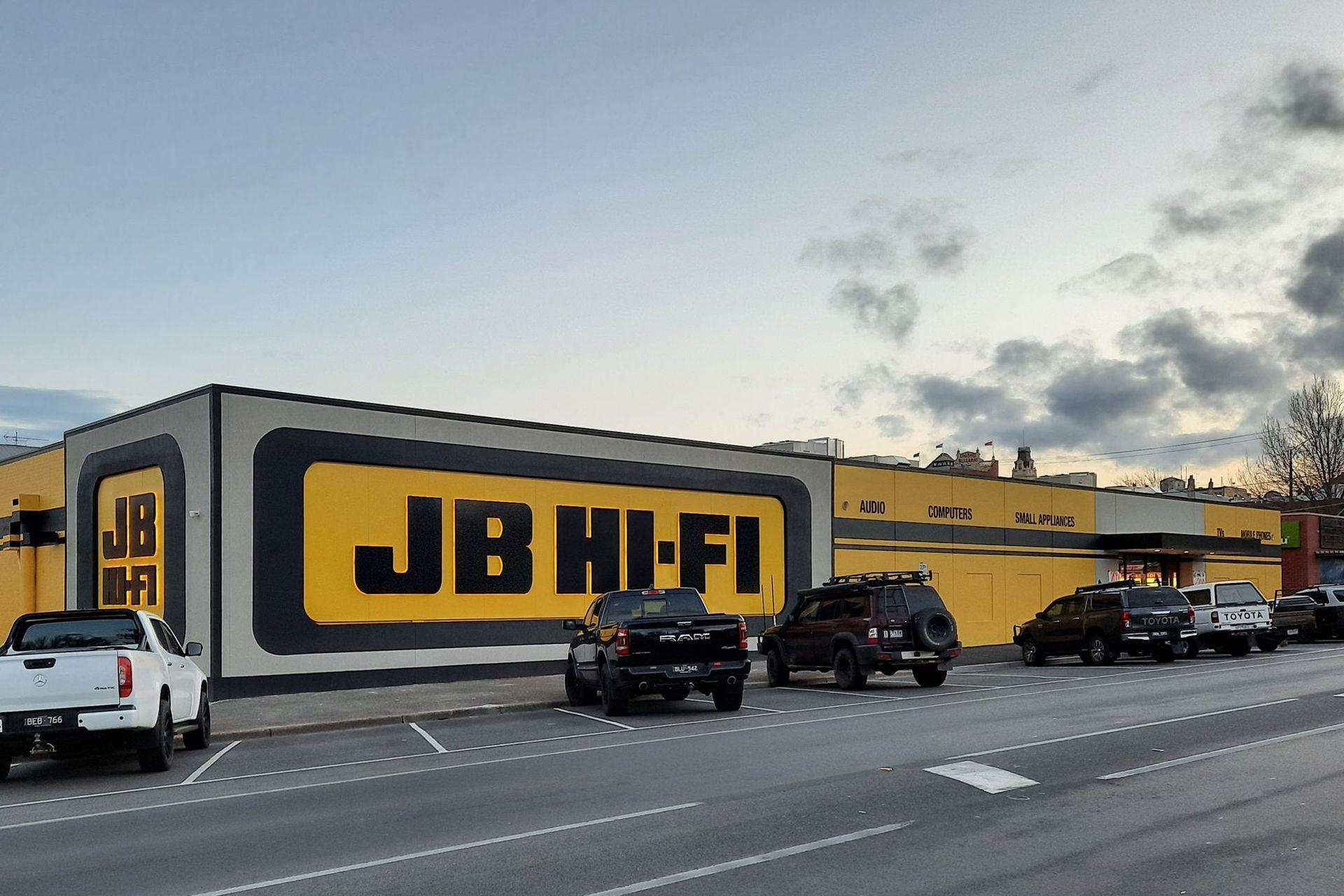 JB HiFi