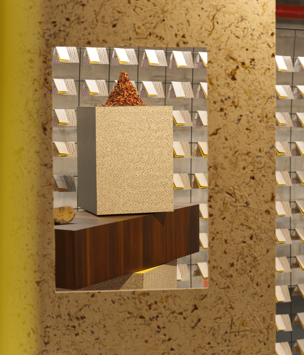 Kanat-StudioVida-Sapce-Herringbone-Frame.png