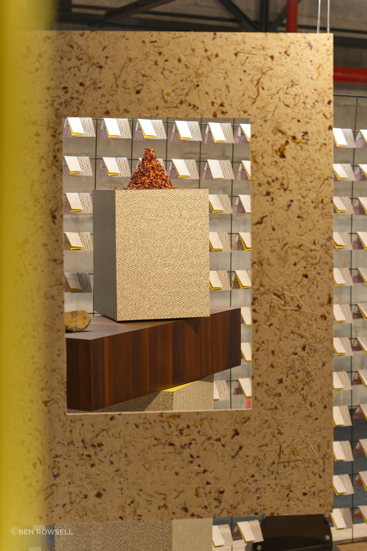 Kanat-StudioVida-Sapce-Herringbone-Frame.png