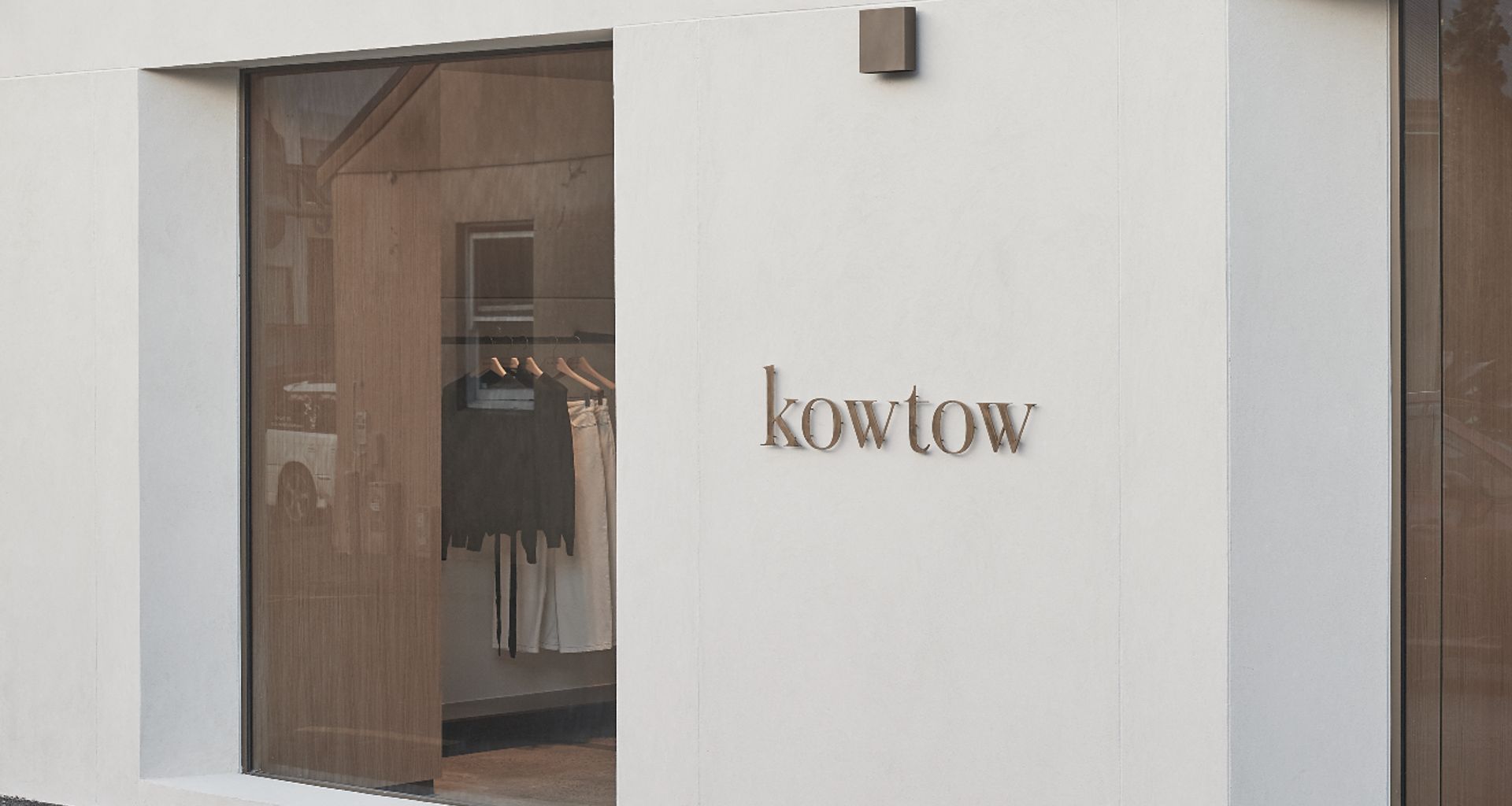 Kowtow, Auckland banner