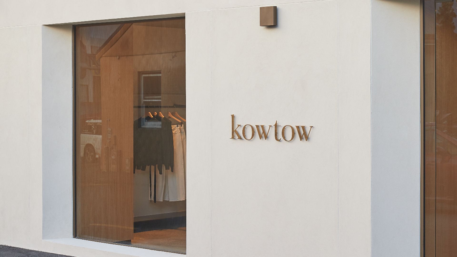 Kowtow, Auckland banner