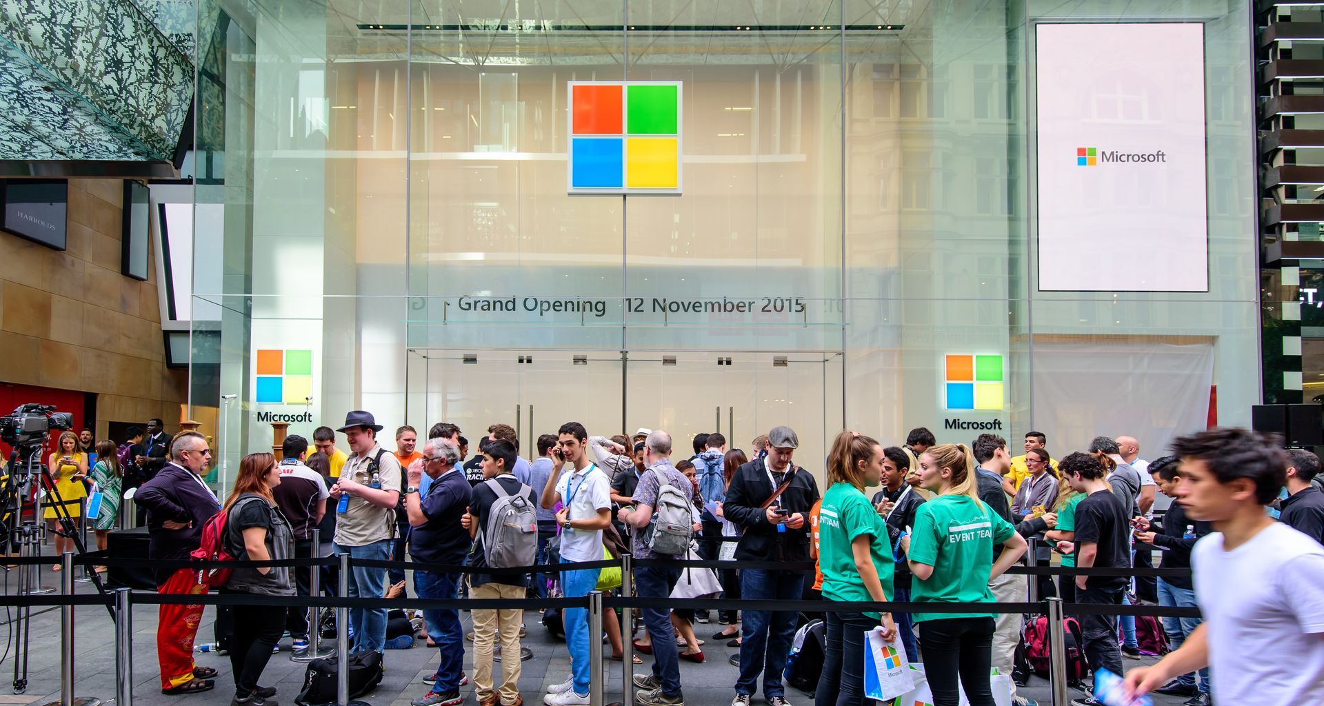 Microsoft Store, Pitt St banner
