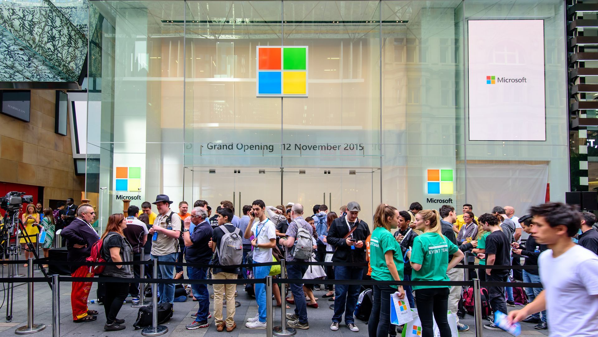 Microsoft Store, Pitt St banner