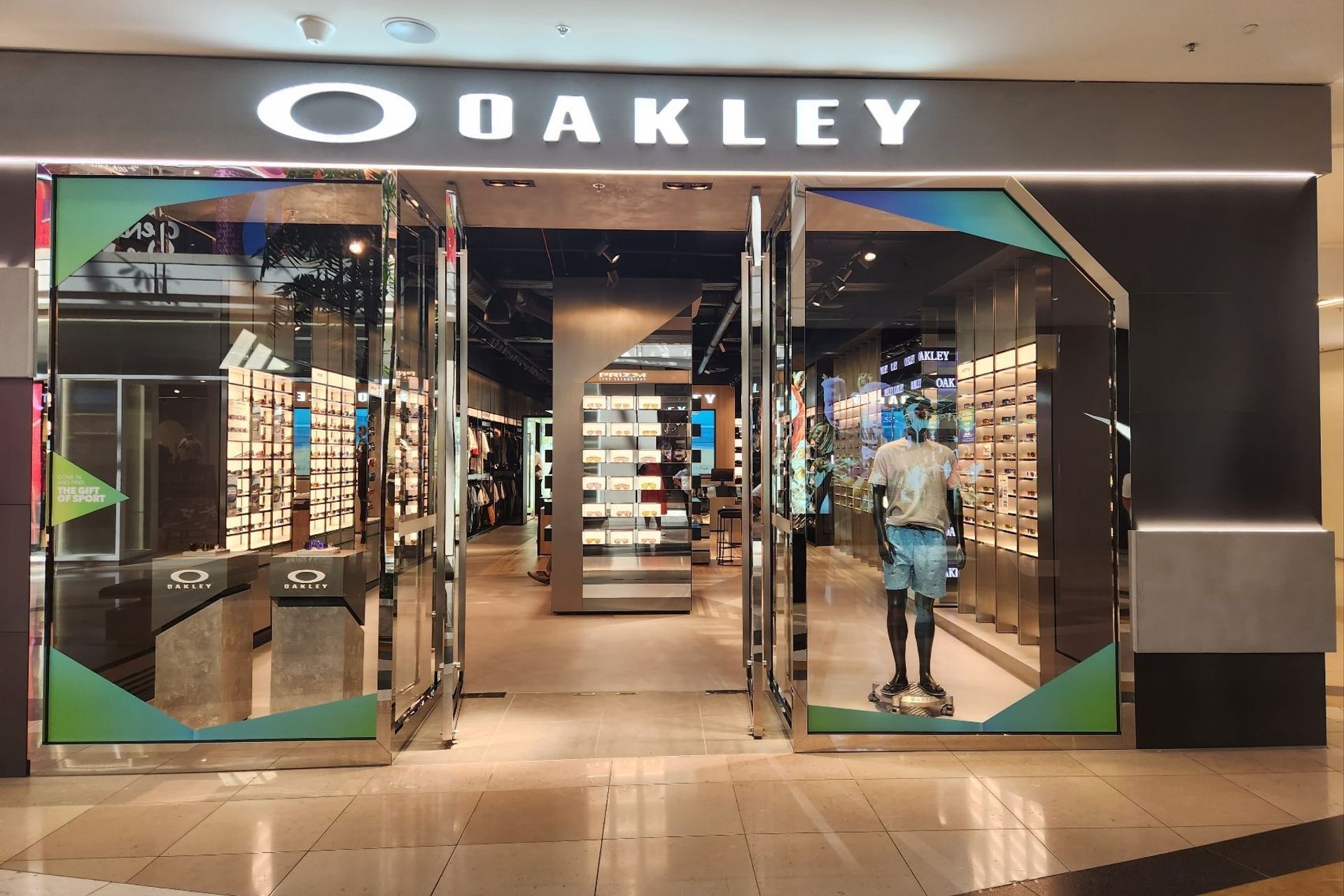 Oakley-1.jpeg