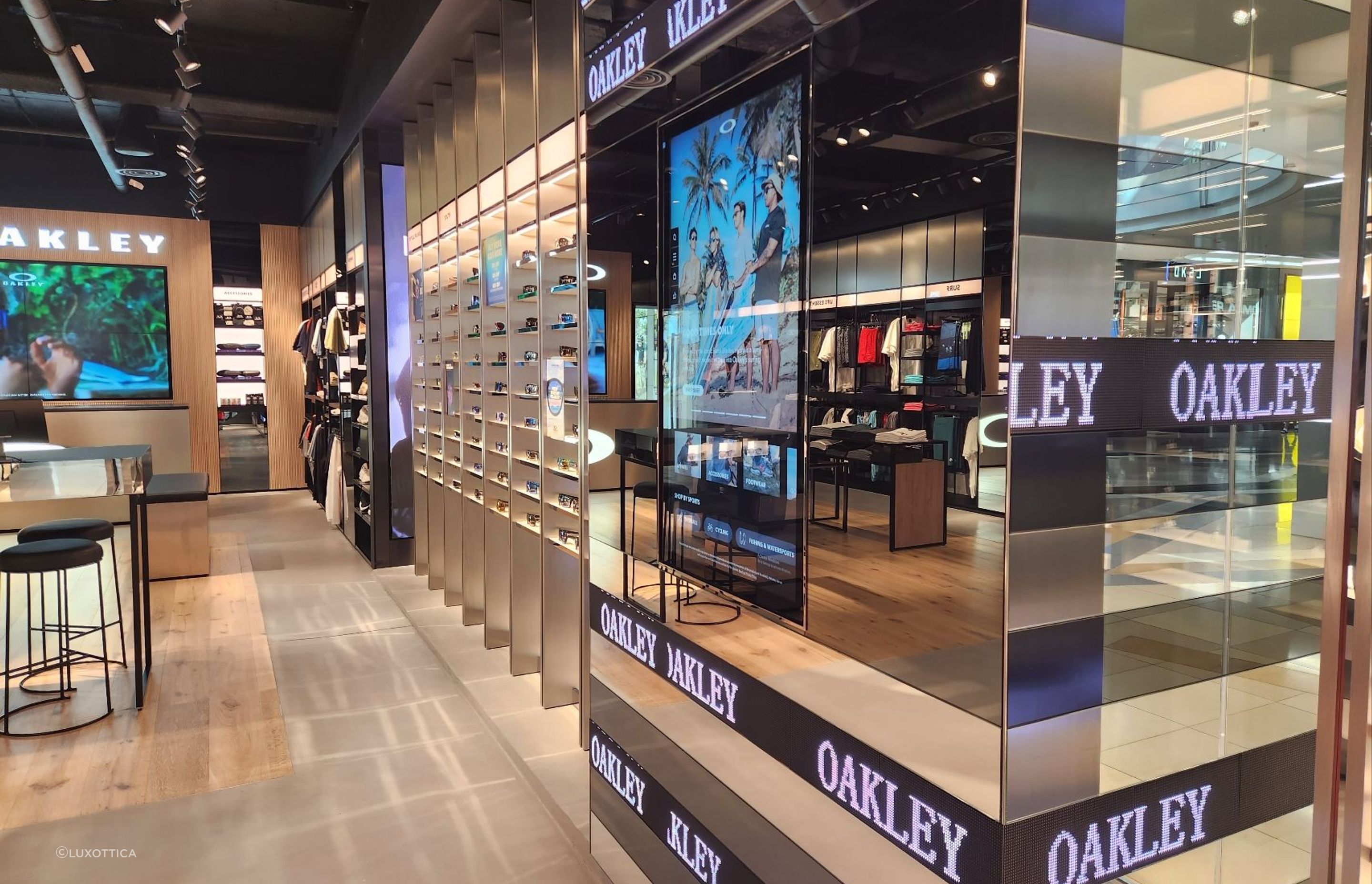 Oakley-3.jpeg