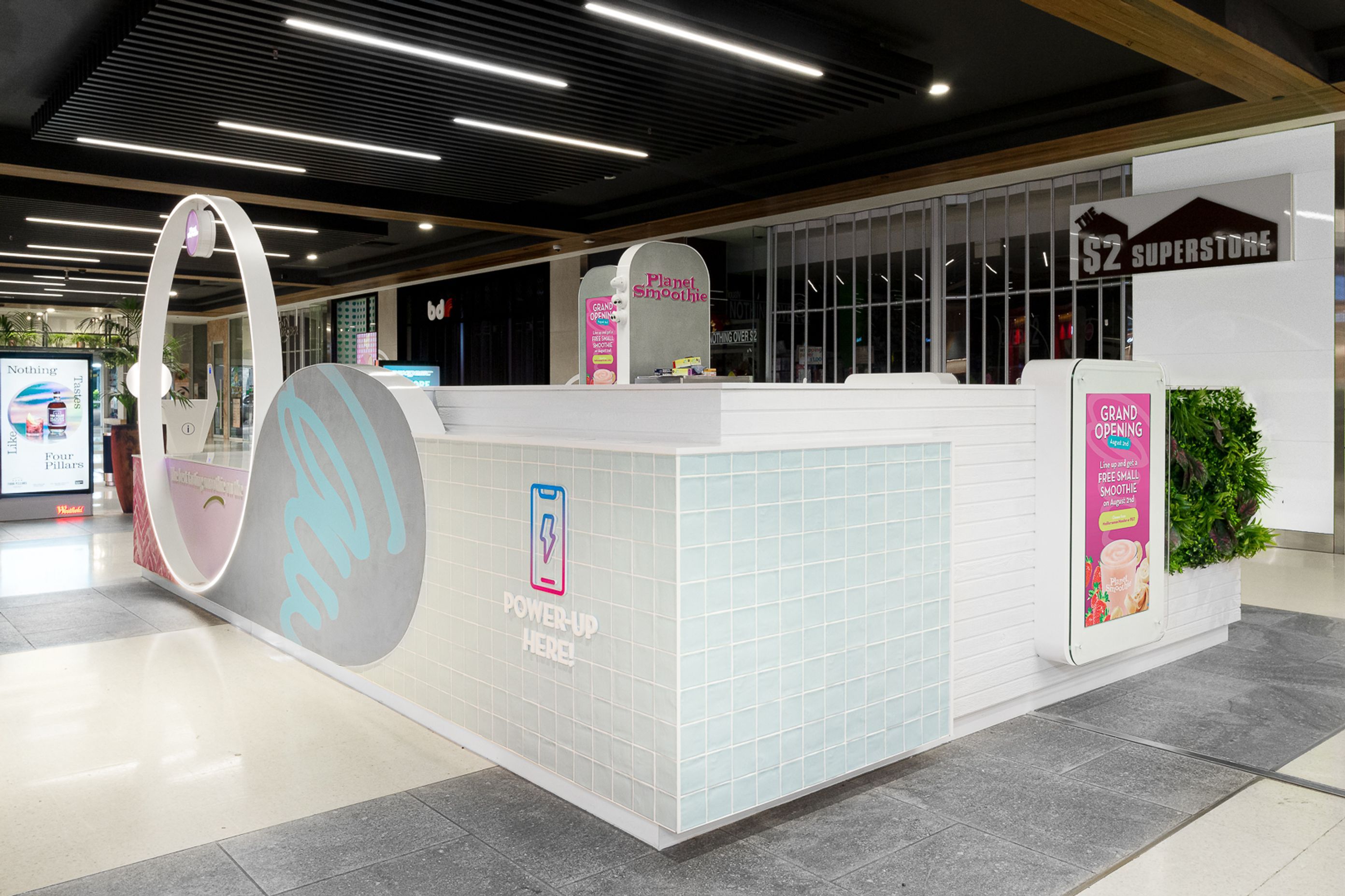 PlanetSmoothieSouthlandShopfittingAngleShot.jpg