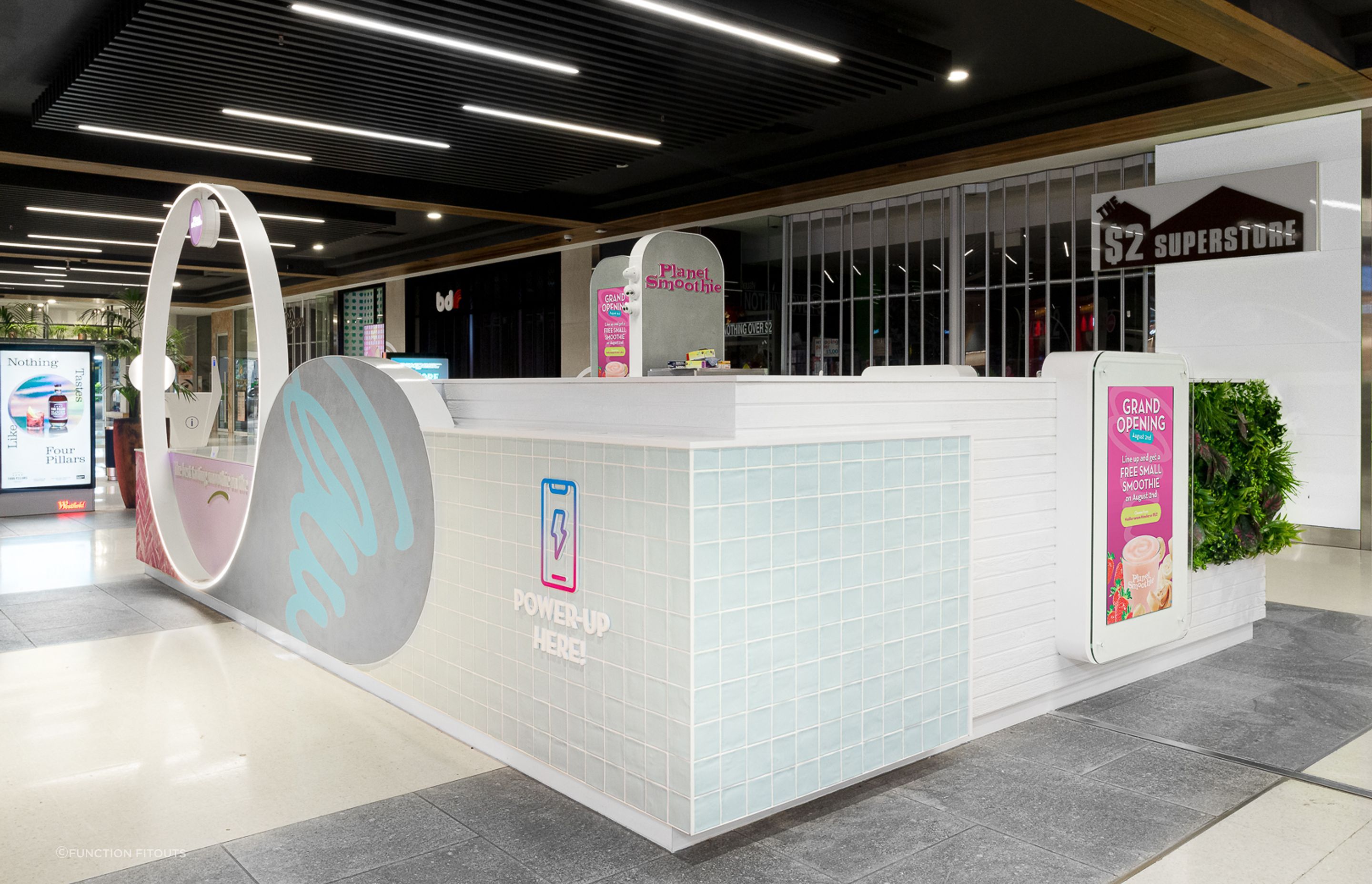 PlanetSmoothieSouthlandShopfittingAngleShot.jpg