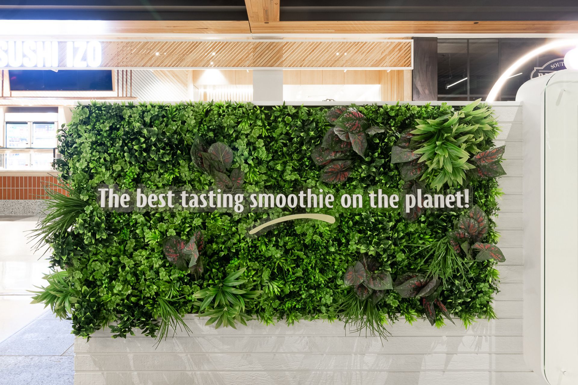 PlanetSmoothieSouthlandShopfittingGreenWall.jpg