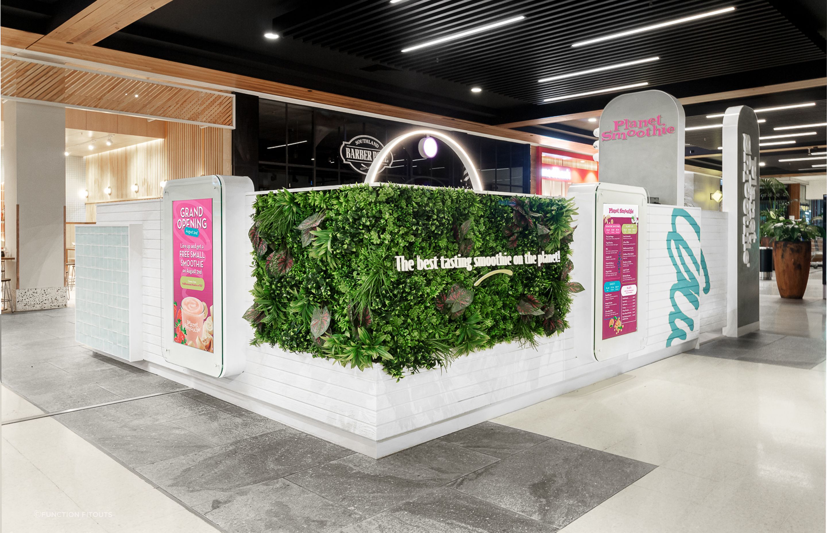 PlanetSmoothieSouthlandShopfittingGreenWallAngle.jpg