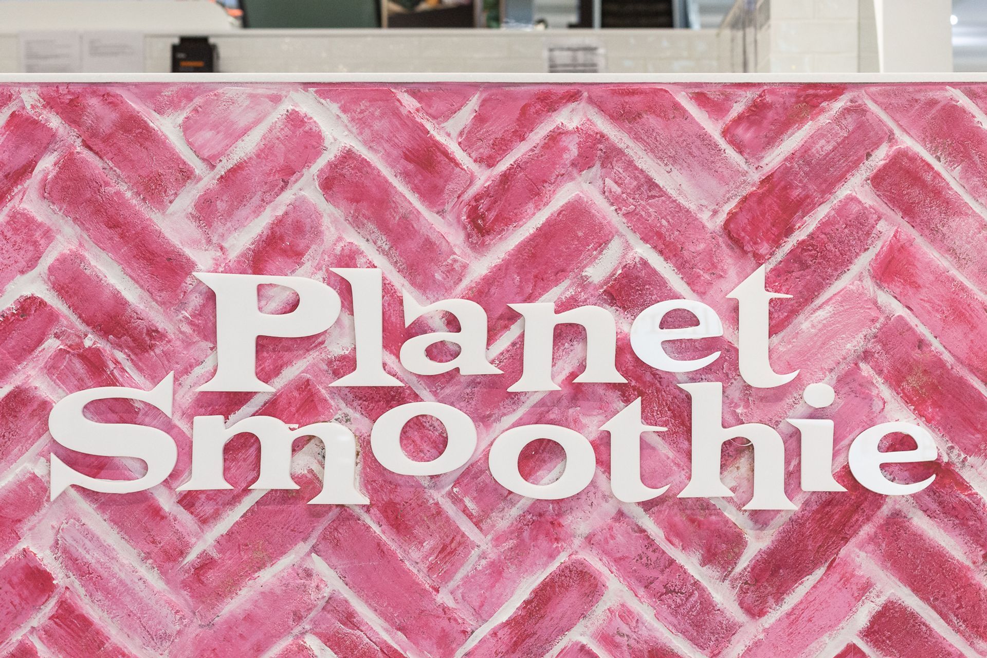 PlanetSmoothieSouthlandShopfittingMainSignCloseUp.jpg
