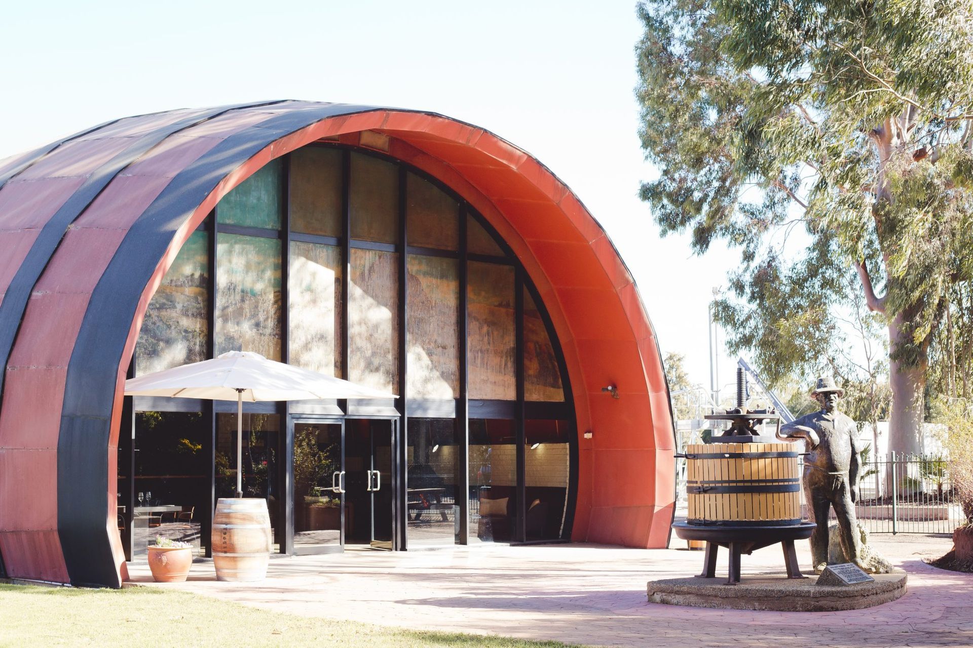 SG-MV8000-4S-The-Barrel-McWilliams-Calabria-Wines-Griffith-NSW-Exterior-1-v2.jpeg