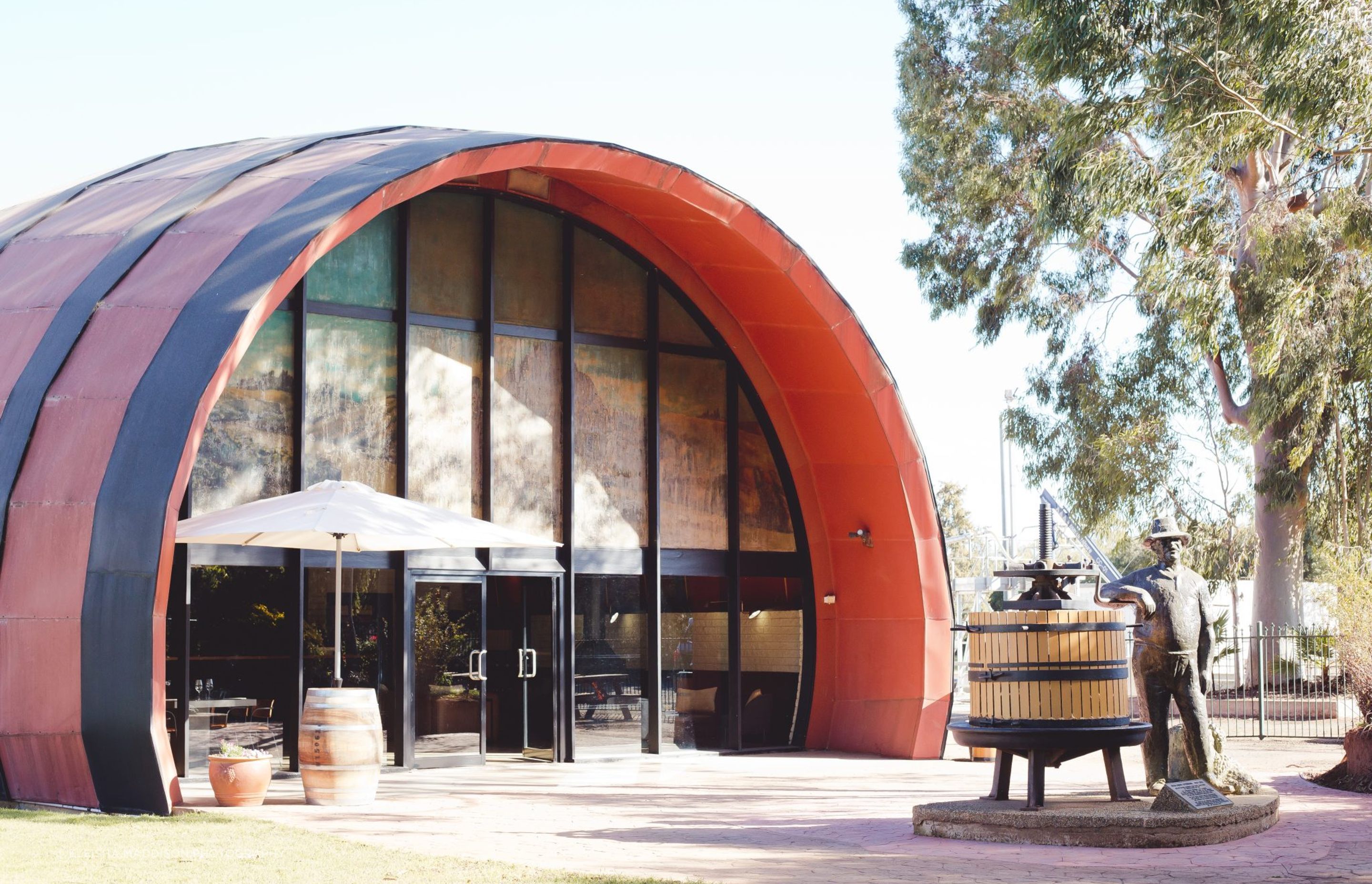 SG-MV8000-4S-The-Barrel-McWilliams-Calabria-Wines-Griffith-NSW-Exterior-1-v2.jpeg