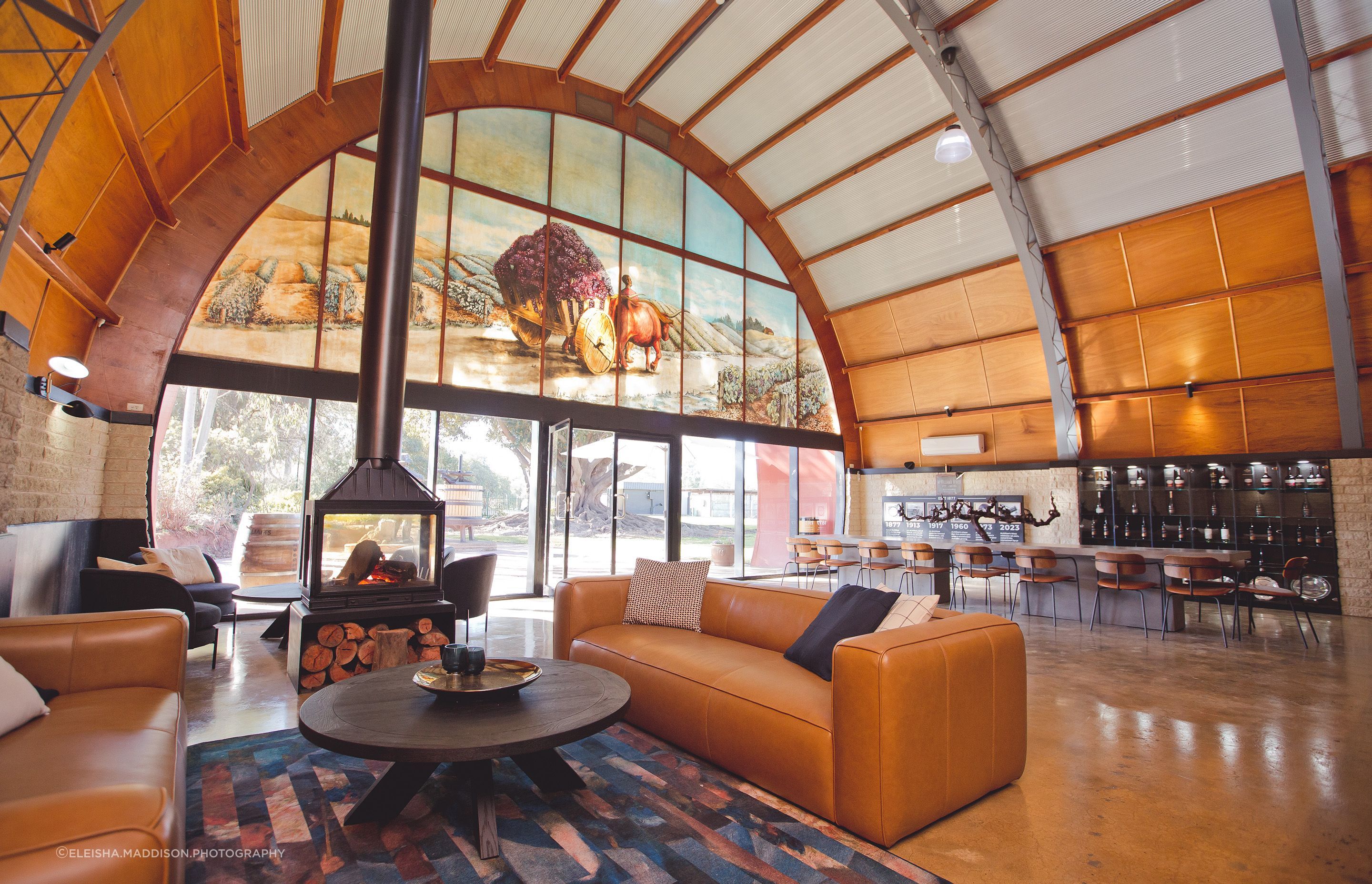 SG-MV8000-4S-The-Barrel-McWilliams-Calabria-Wines-Griffith-NSW-Fireplace-1.jpg