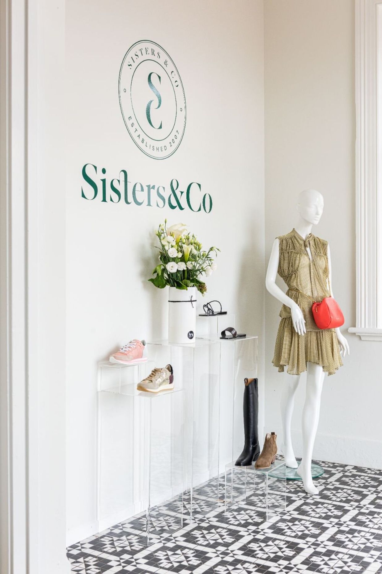 Sisters &amp; Co Cambridge Retail Fitout