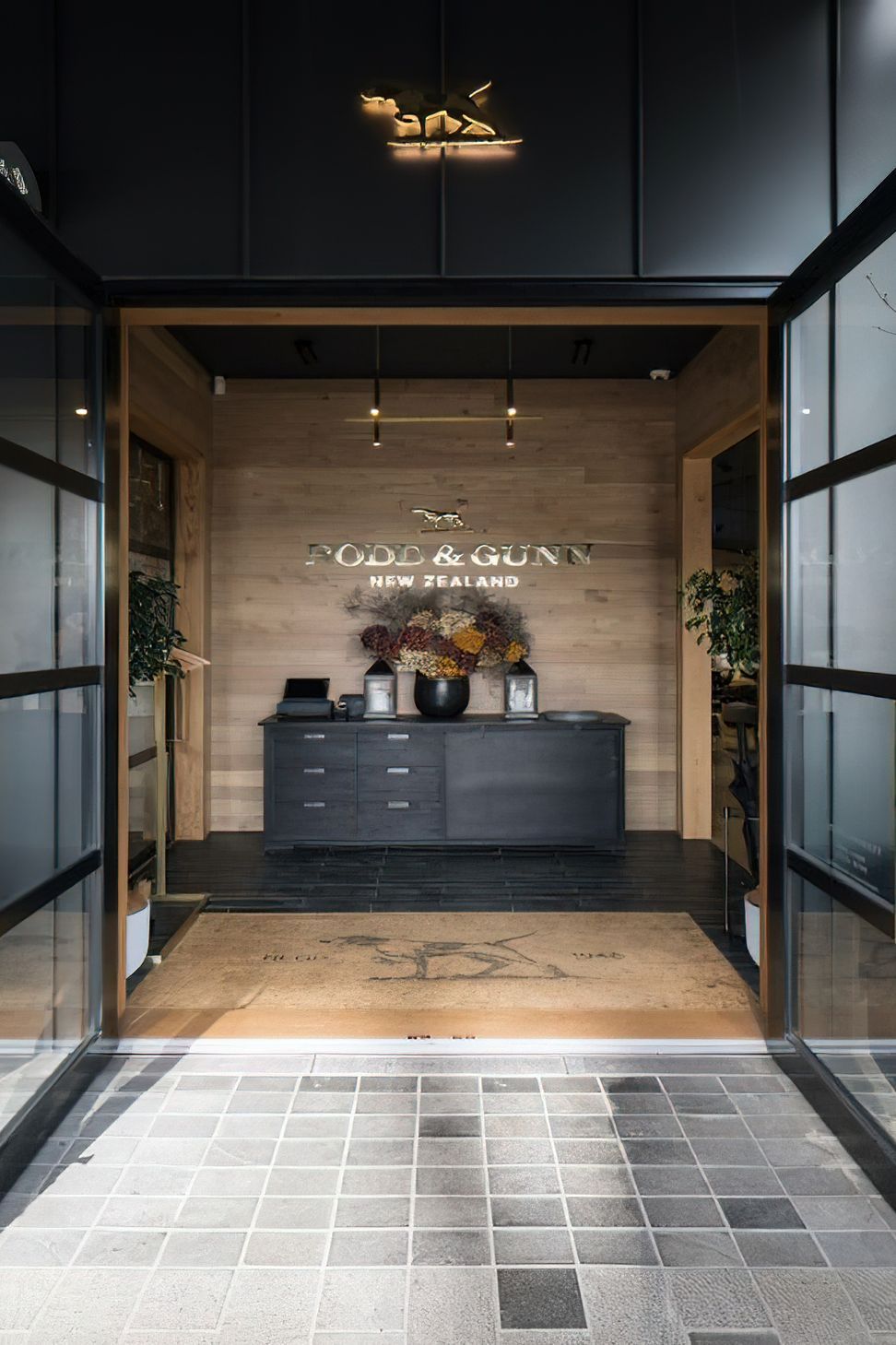 Rodd &amp; Gunn Store + Lodge Bar