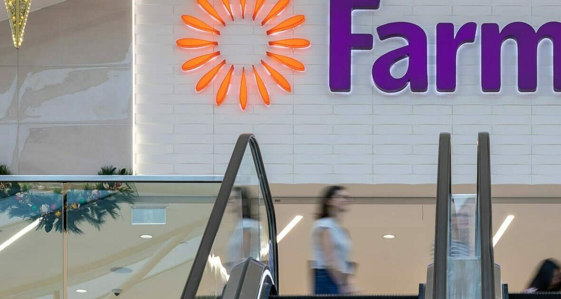 3D Farmers Wall Façade banner