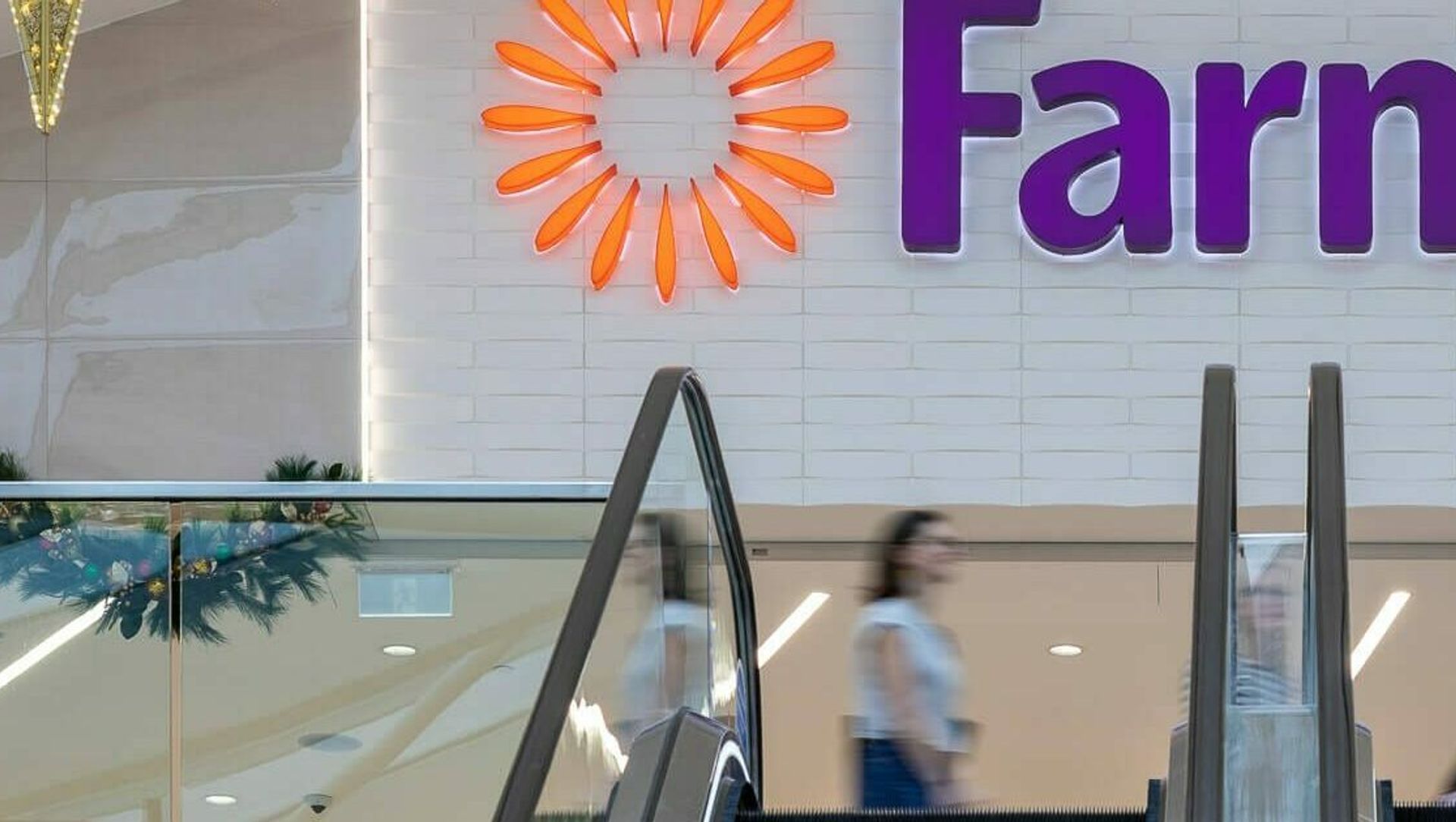3D Farmers Wall Façade banner