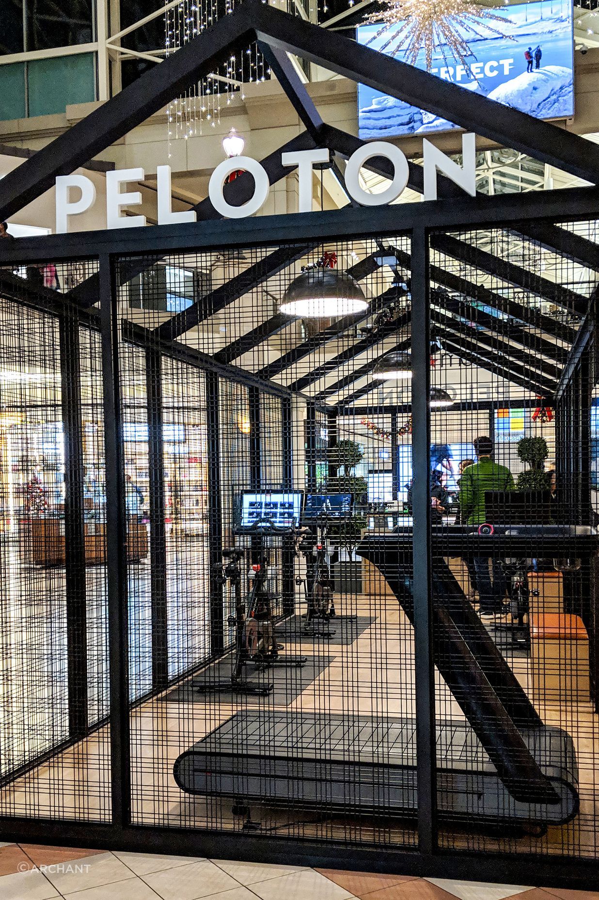 peloton-showroom-kiosks15484576650.jpg