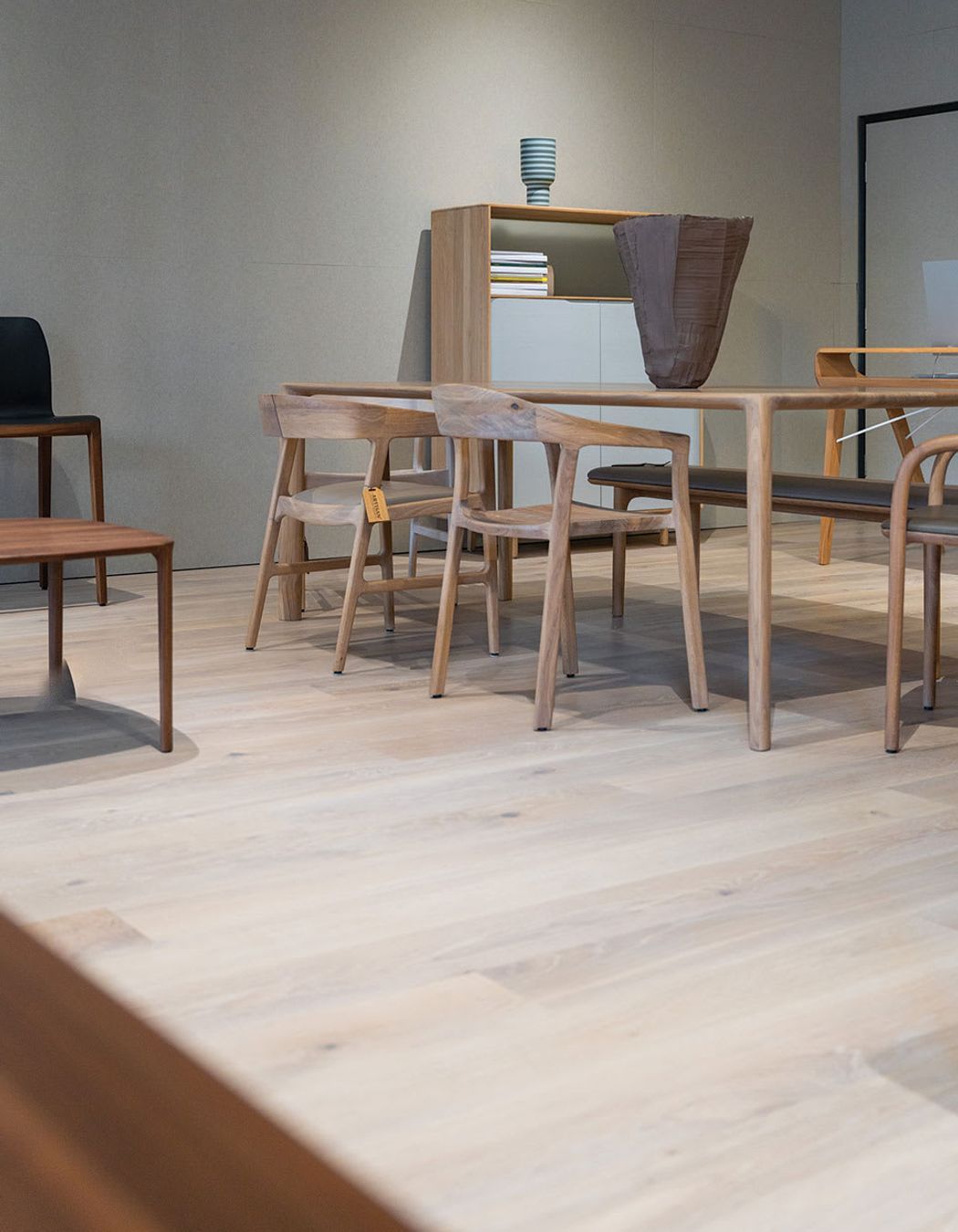 projectauhw8108camberwell13ducksnestshowroom11portrait.jpg