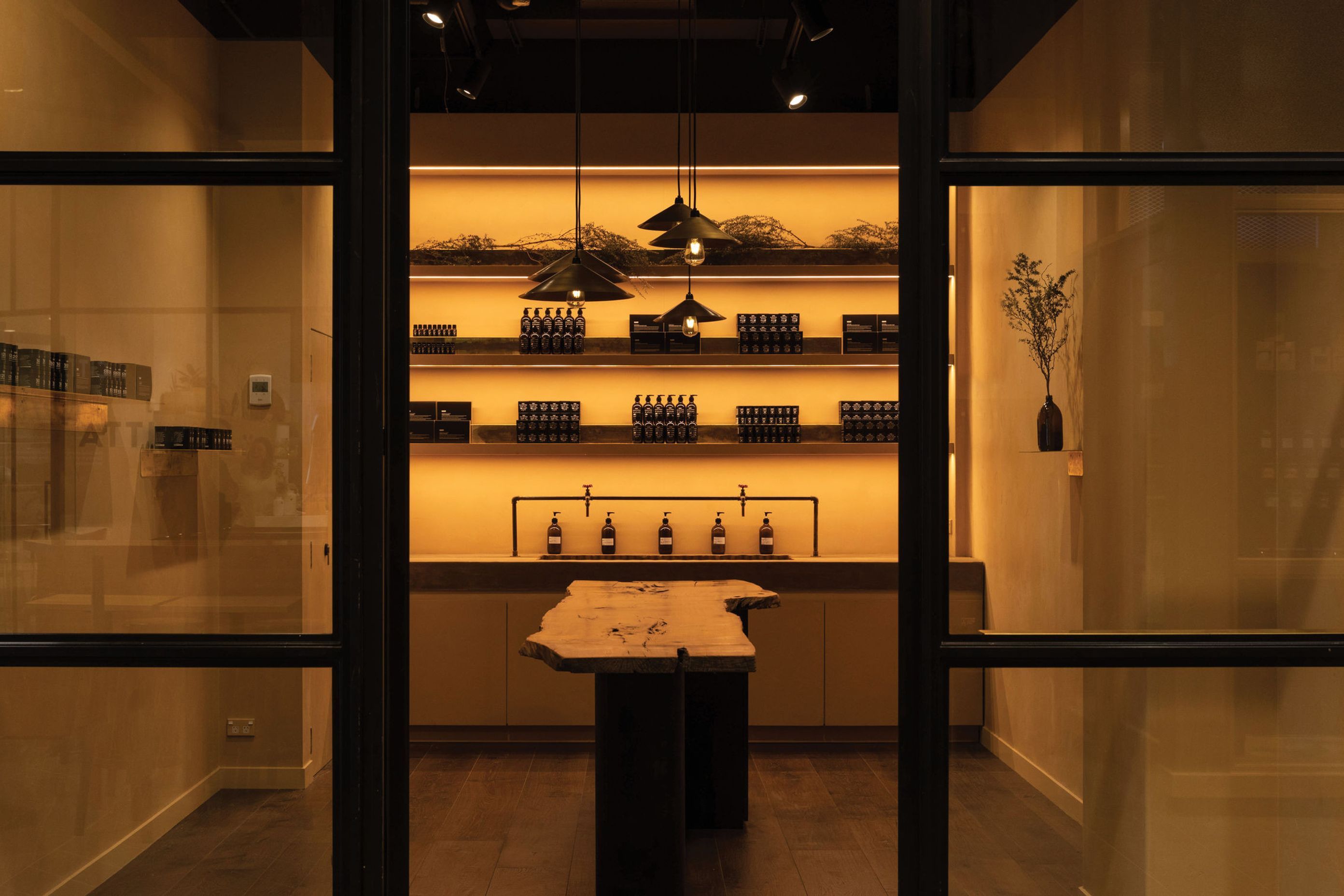 wonder-group-interior-retail-aotea-19-2400x.jpg