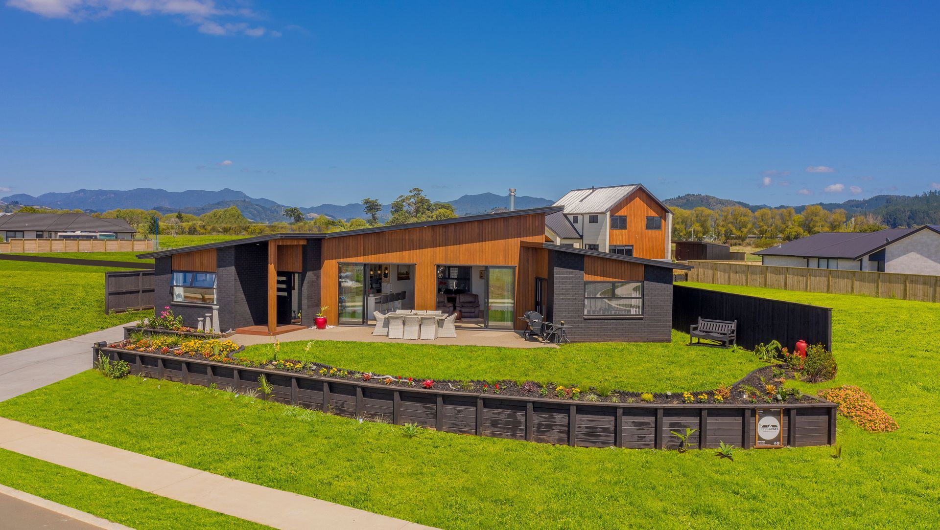 Brown House - Whitianga Waterways banner