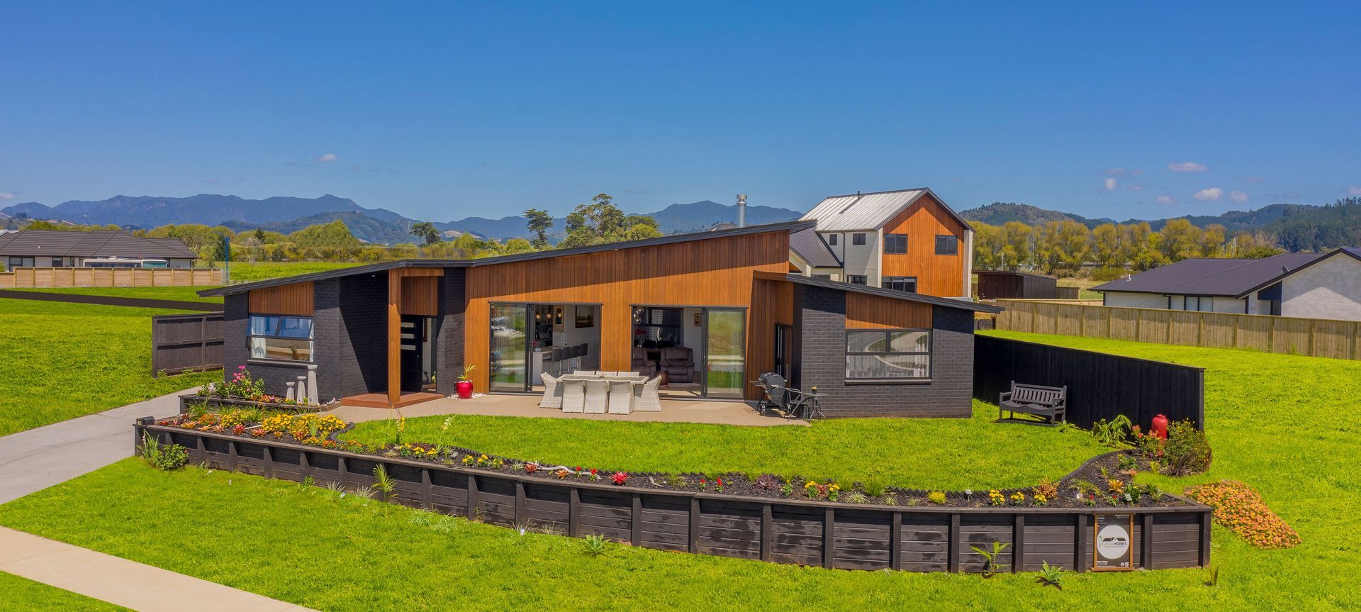 Brown House - Whitianga Waterways banner