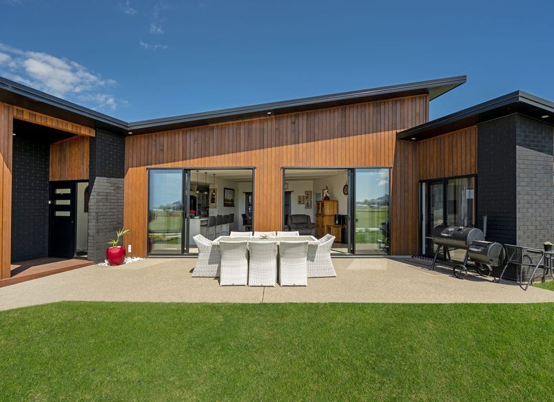 Brown House - Whitianga Waterways