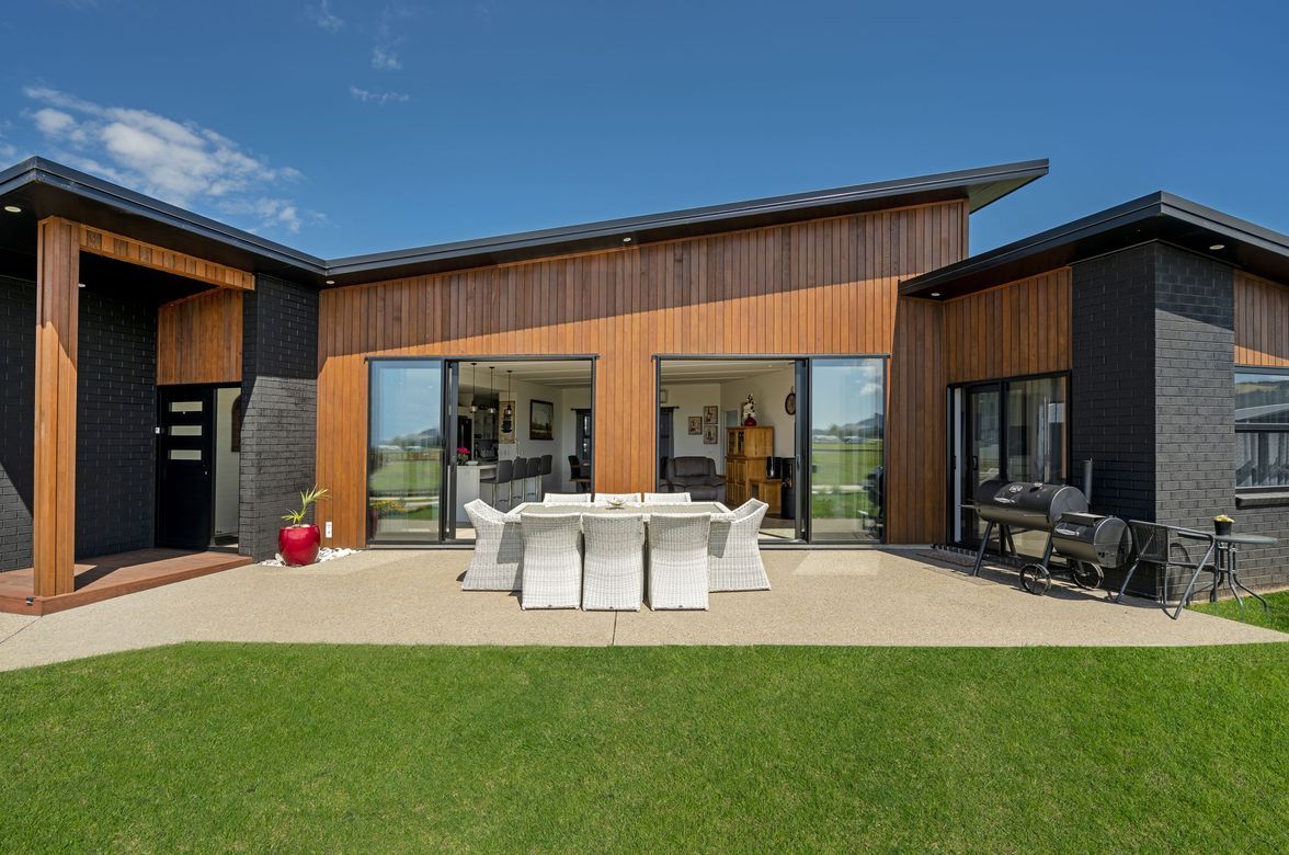 Brown House - Whitianga Waterways