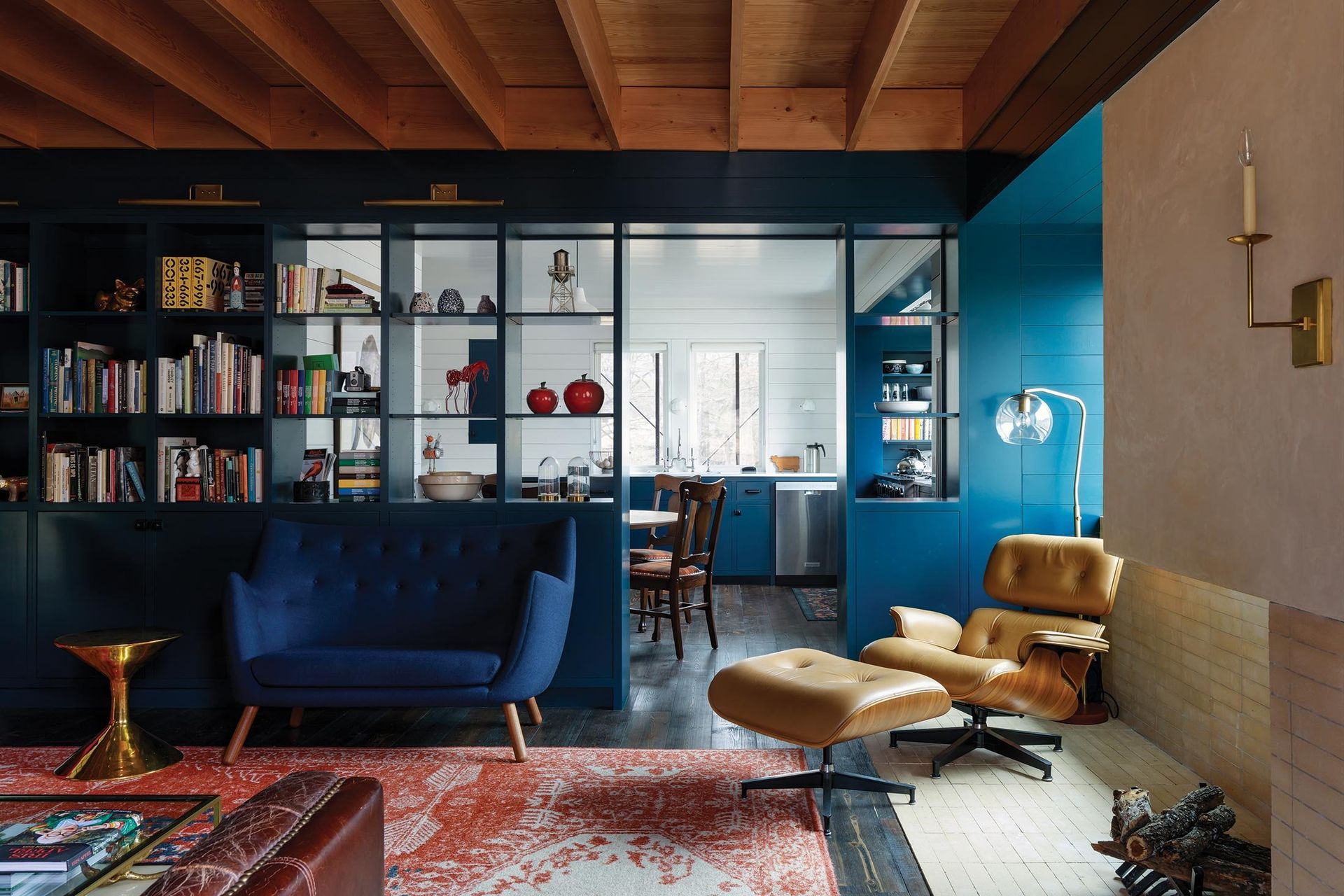15CampFrioCuppettKilpatrickArchitectureandInteriorDesignliving-room-bold-colors-eames-chair.jpg