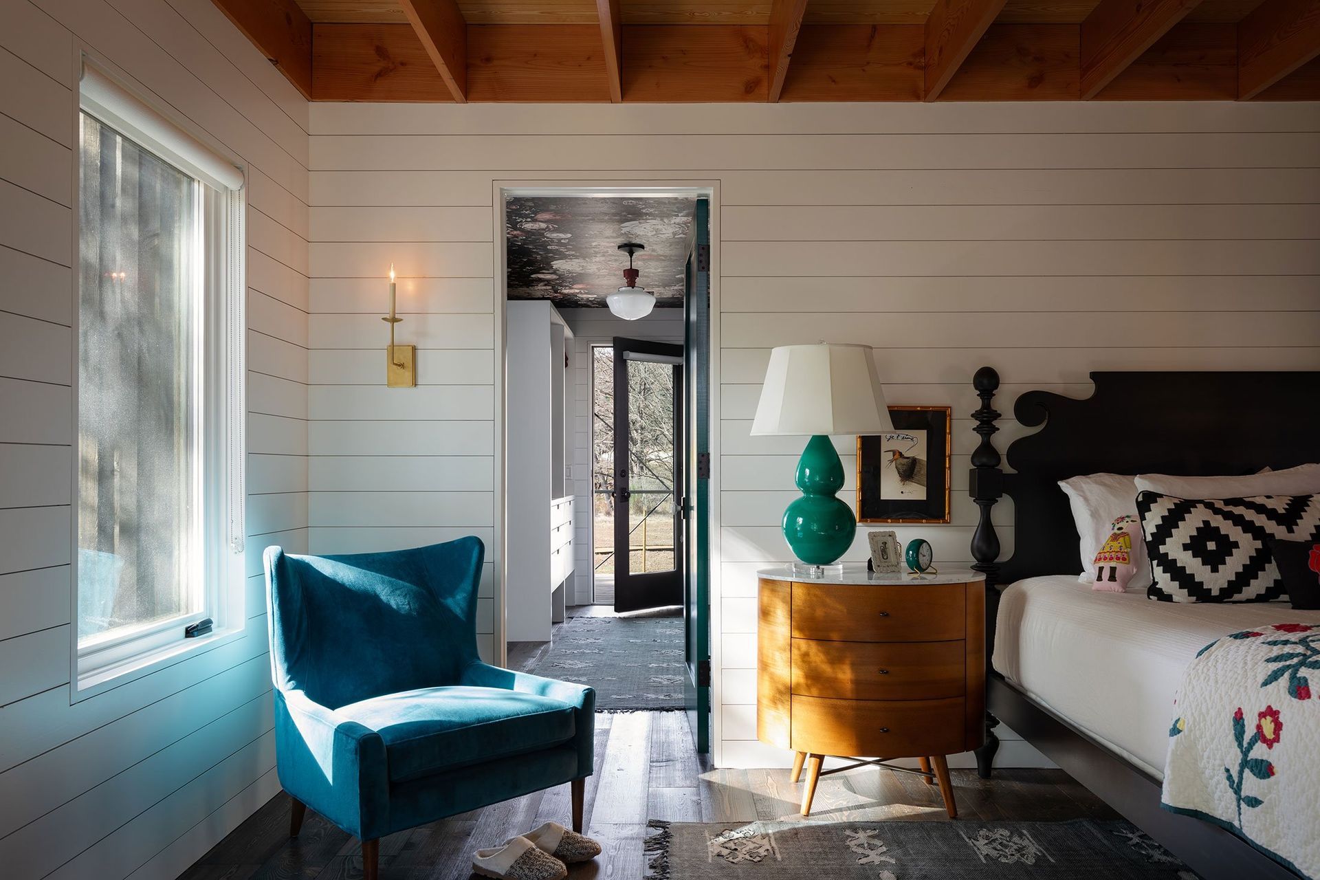18CampFrioCuppettKilpatrickArchitectureandInteriorDesigncontemporary-vintage-bedroom-design.jpg