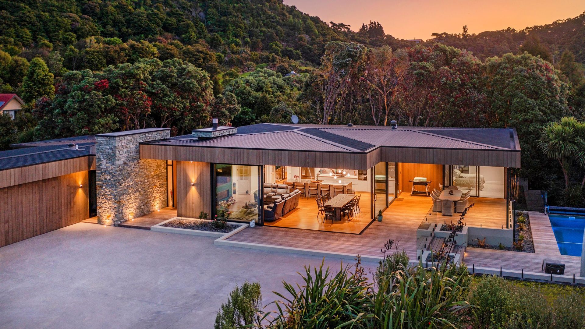 LBG BUILDERS - BUILDING POTRFOLIO in Cooks Beach, Coromandel. video