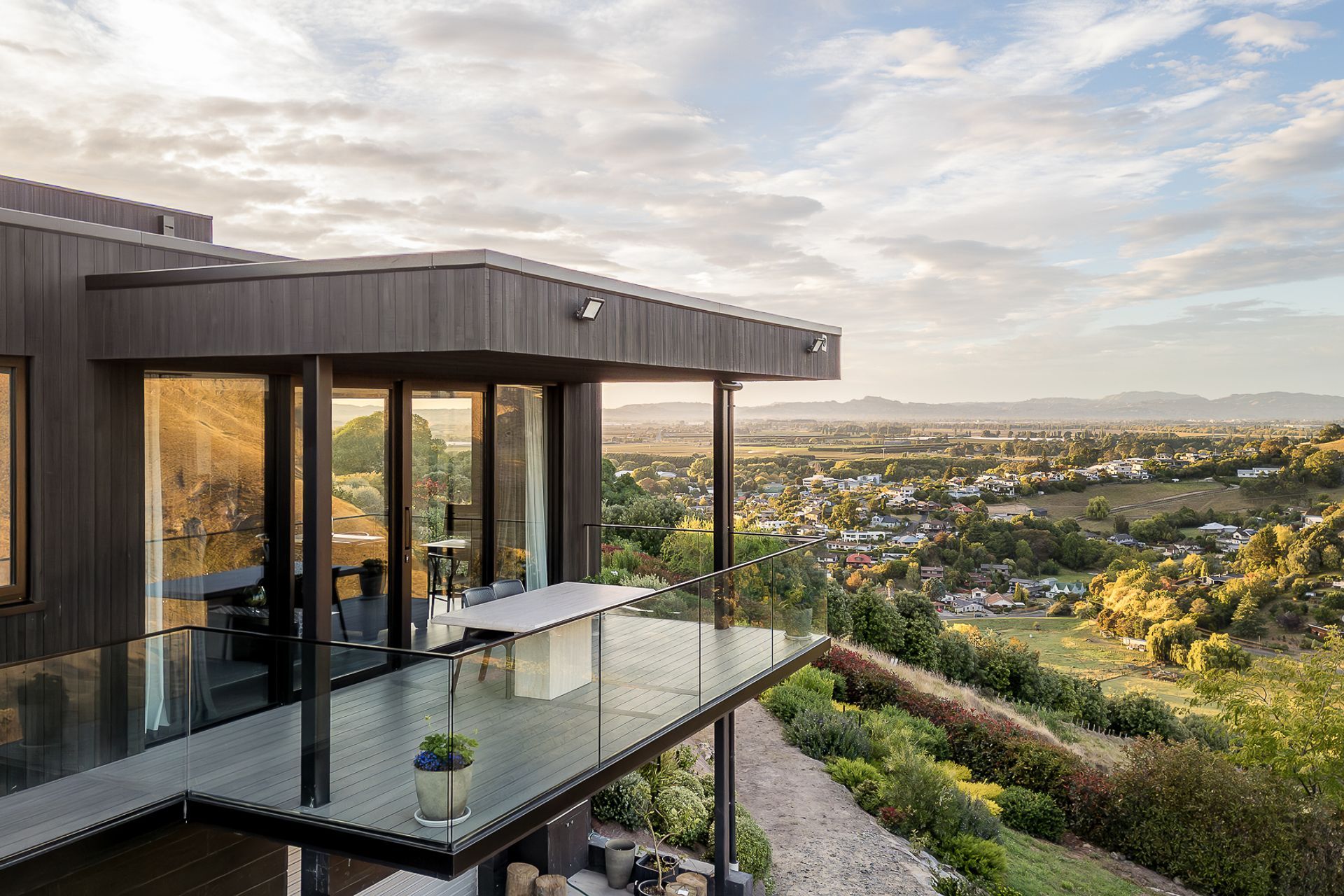 2025-02-26-HAL-HILLTOP-HOUSE-07.jpg