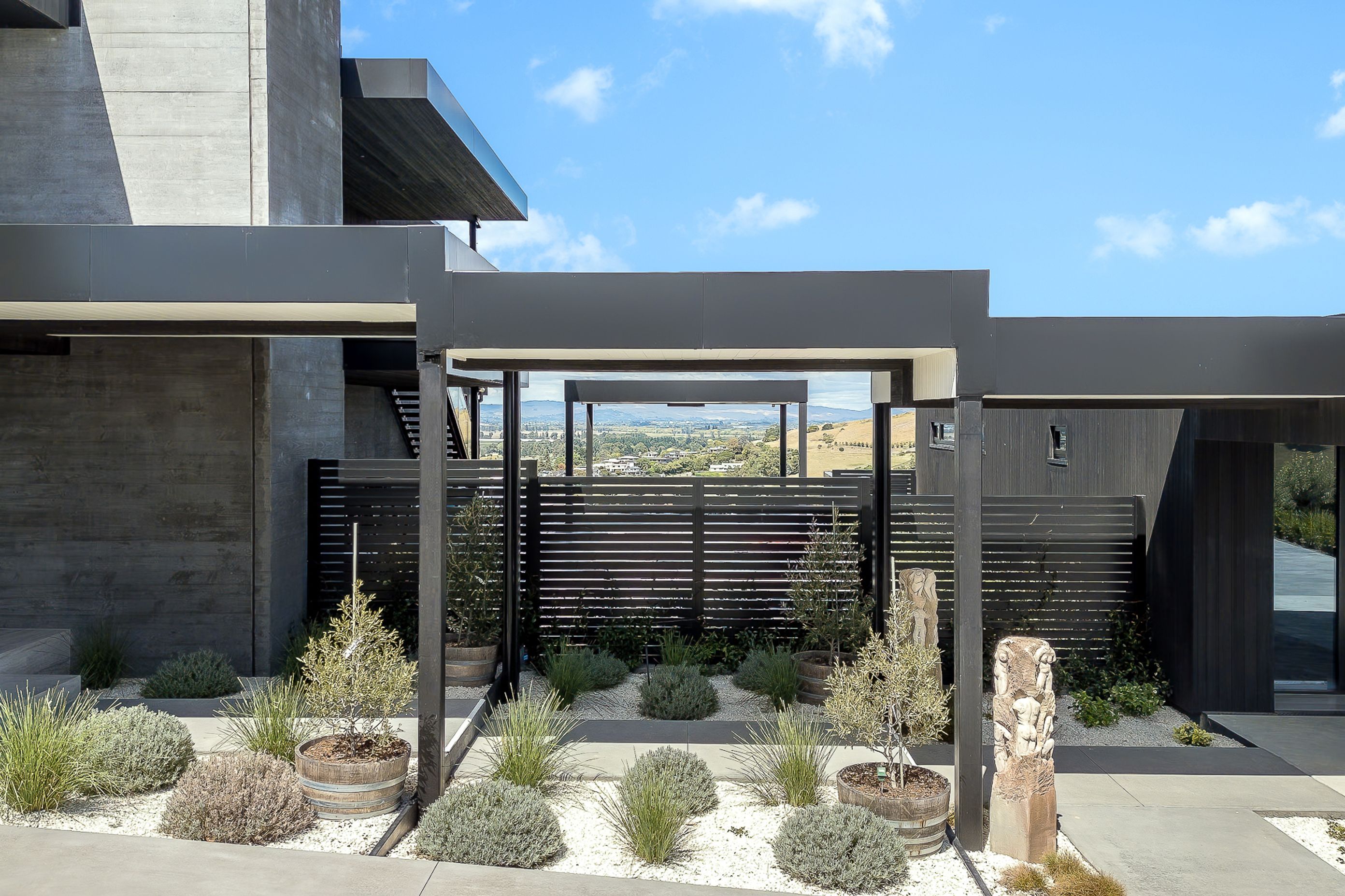 2025-02-26-HAL-HILLTOP-HOUSE-10.jpg
