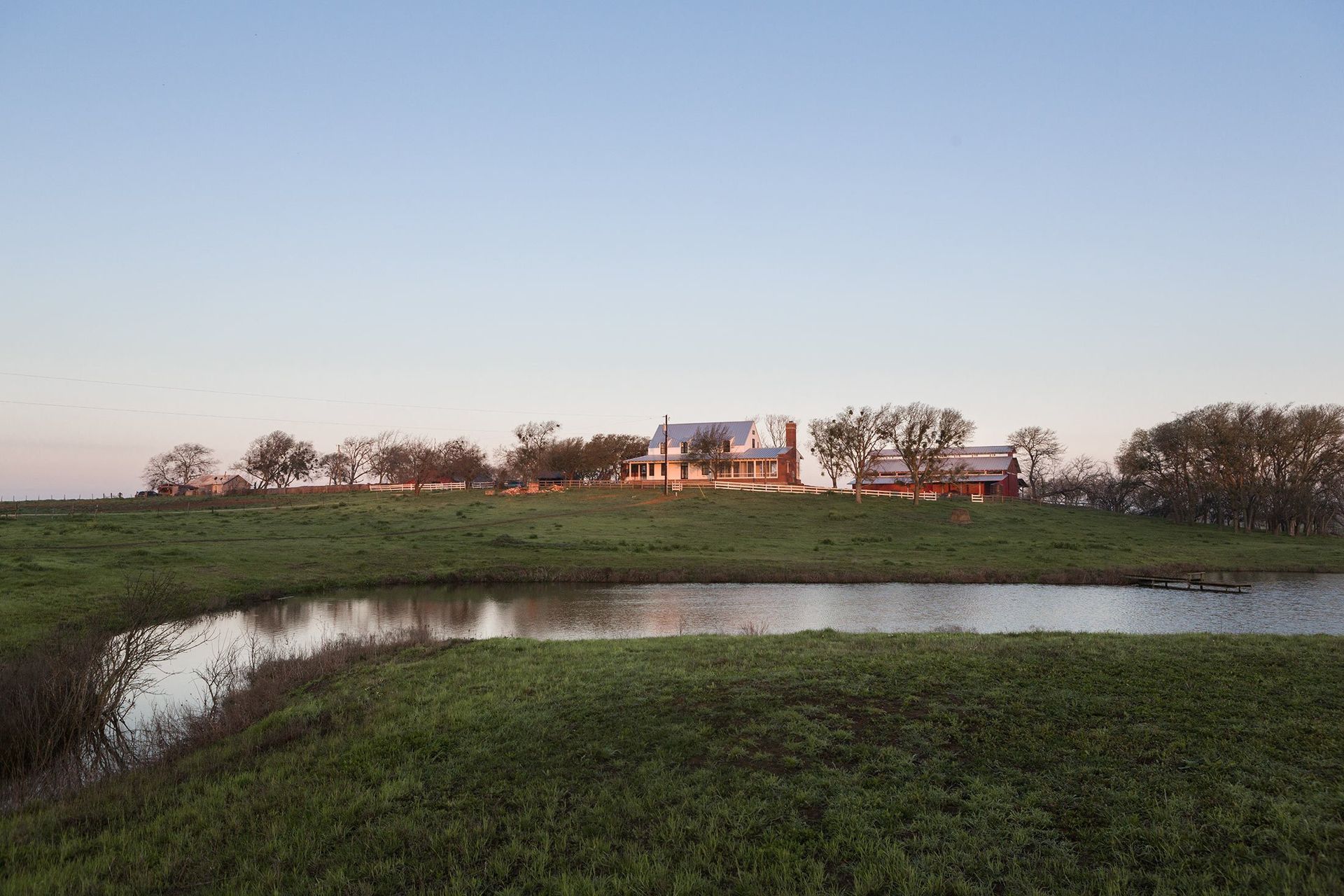 2PendletonFarmCuppettKilpatrickArchitectureandInteriorDesignaustin-tx-traditional-farmhouse-pond-view.jpg