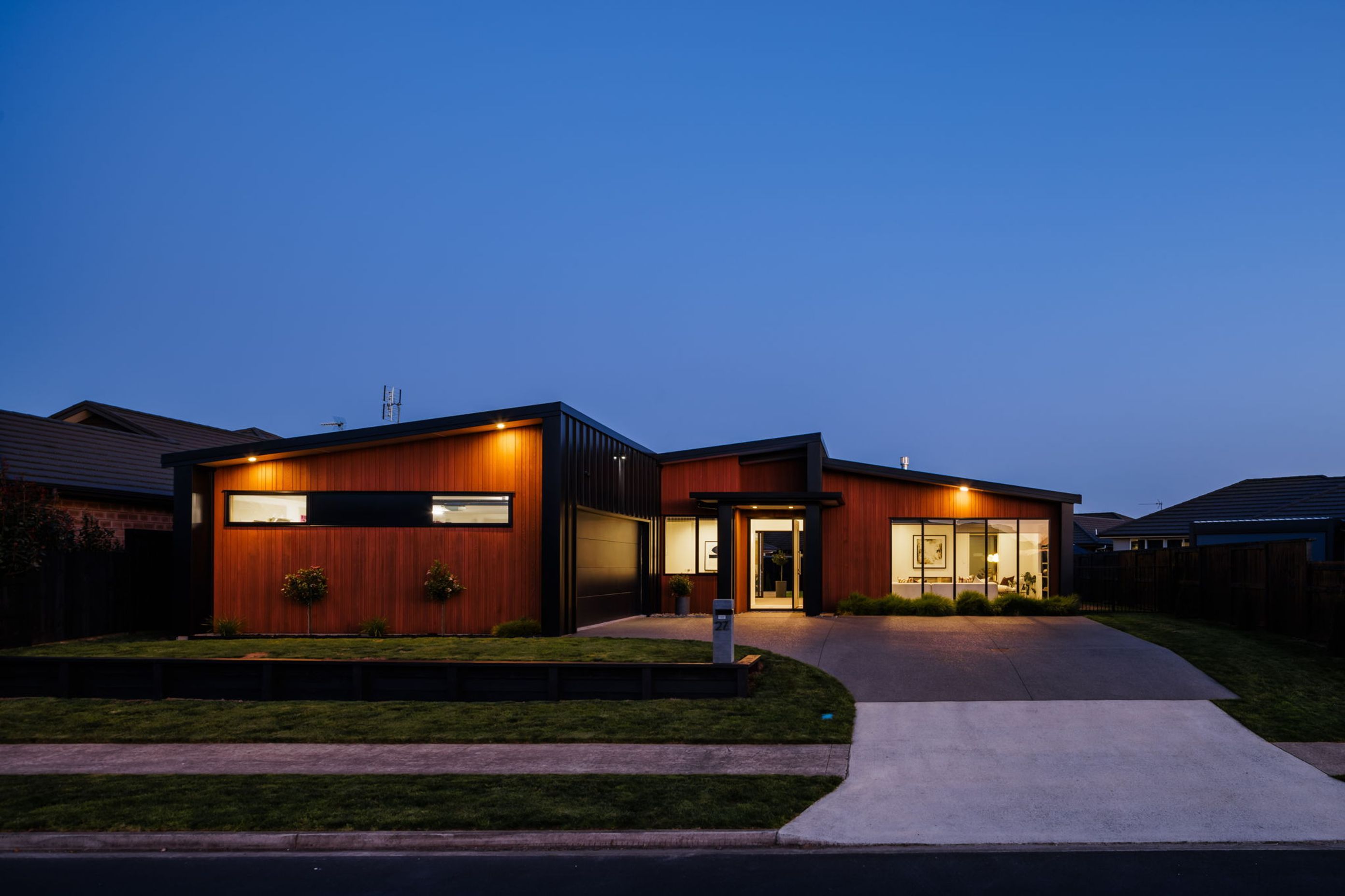 3-web-or-mls-73inHouseAR56757-v3.jpg