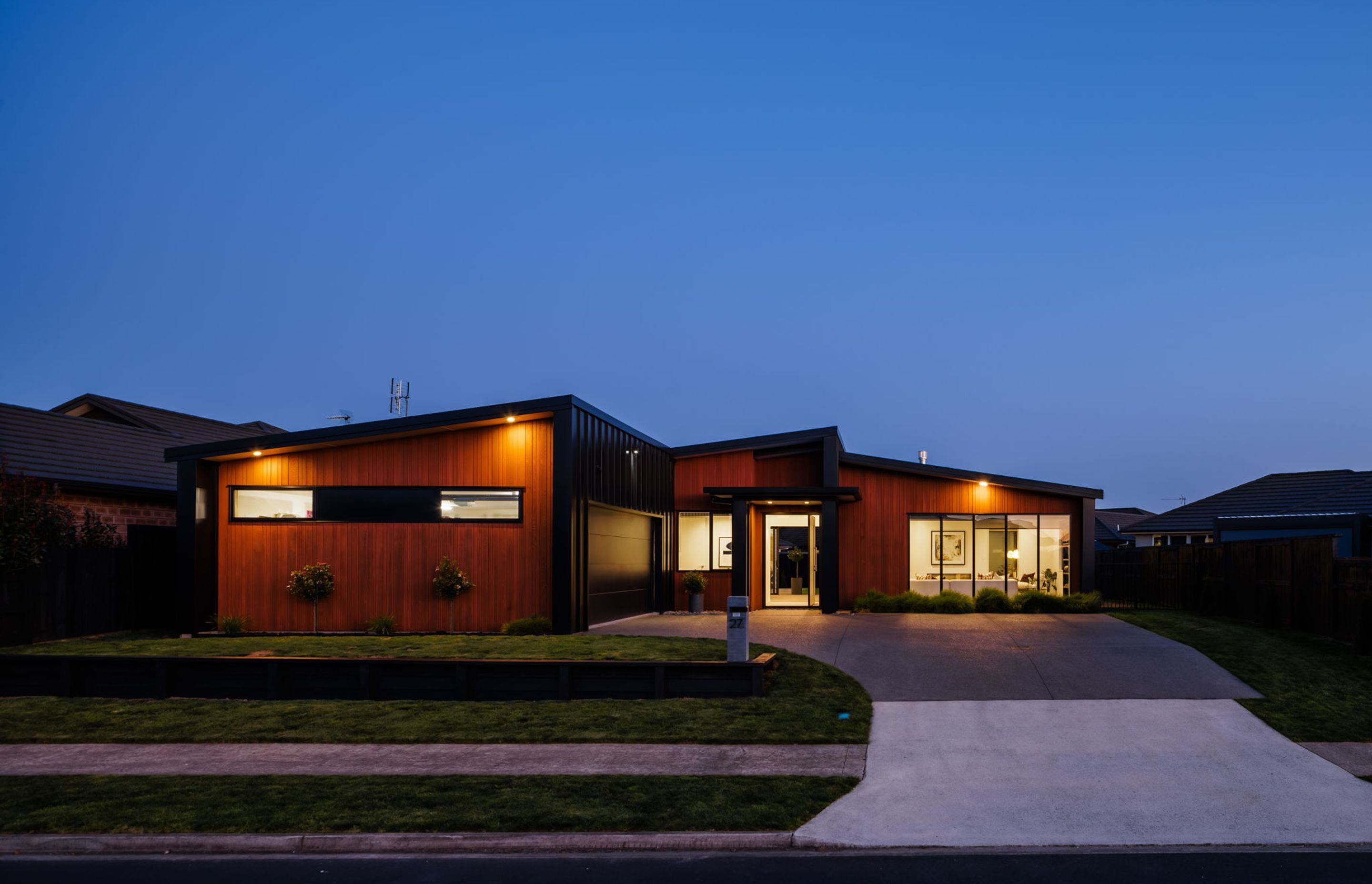 3-web-or-mls-73inHouseAR56757-v3.jpg