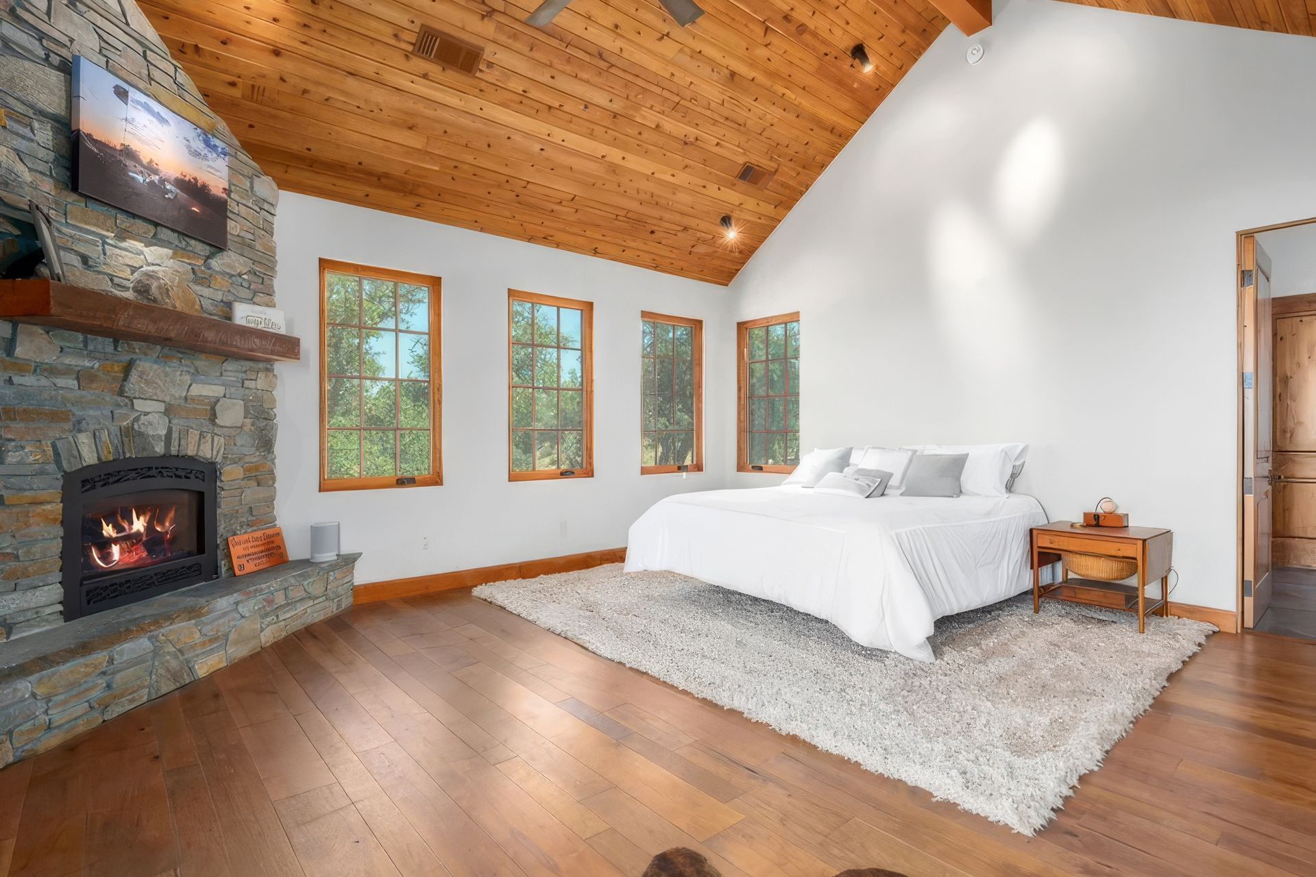 3445StageSpringsRoadInterior-25-ap-compressed-upscaled-by-Replicate.jpg