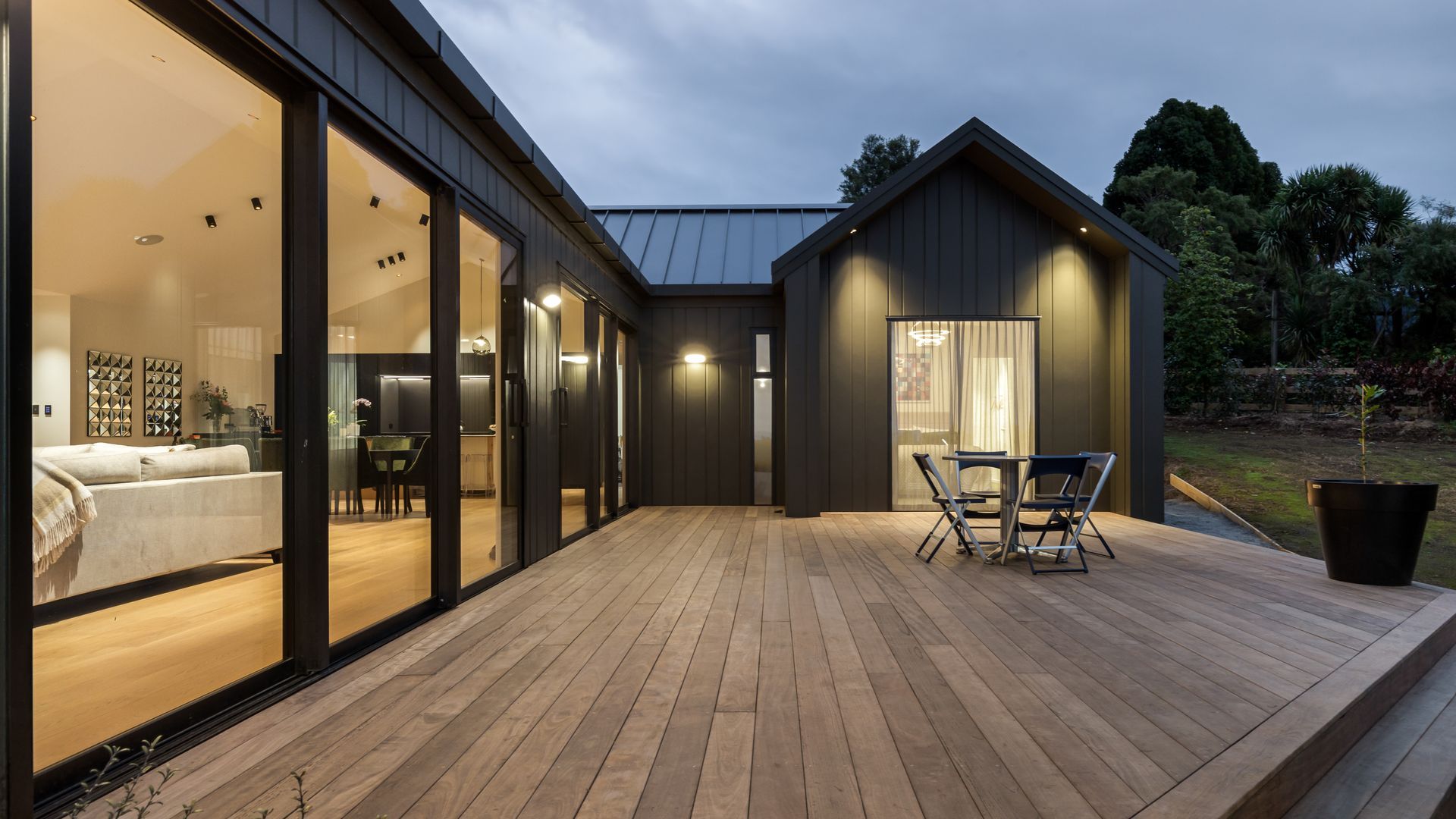 Electric Home Design brings energy efficiency and smart living to this modern home video
