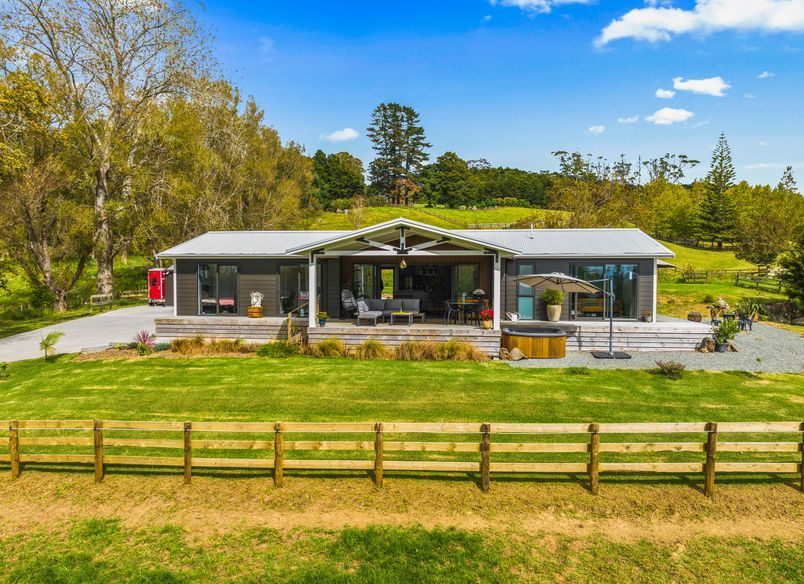 Equestrian Elegance | Oasis 4