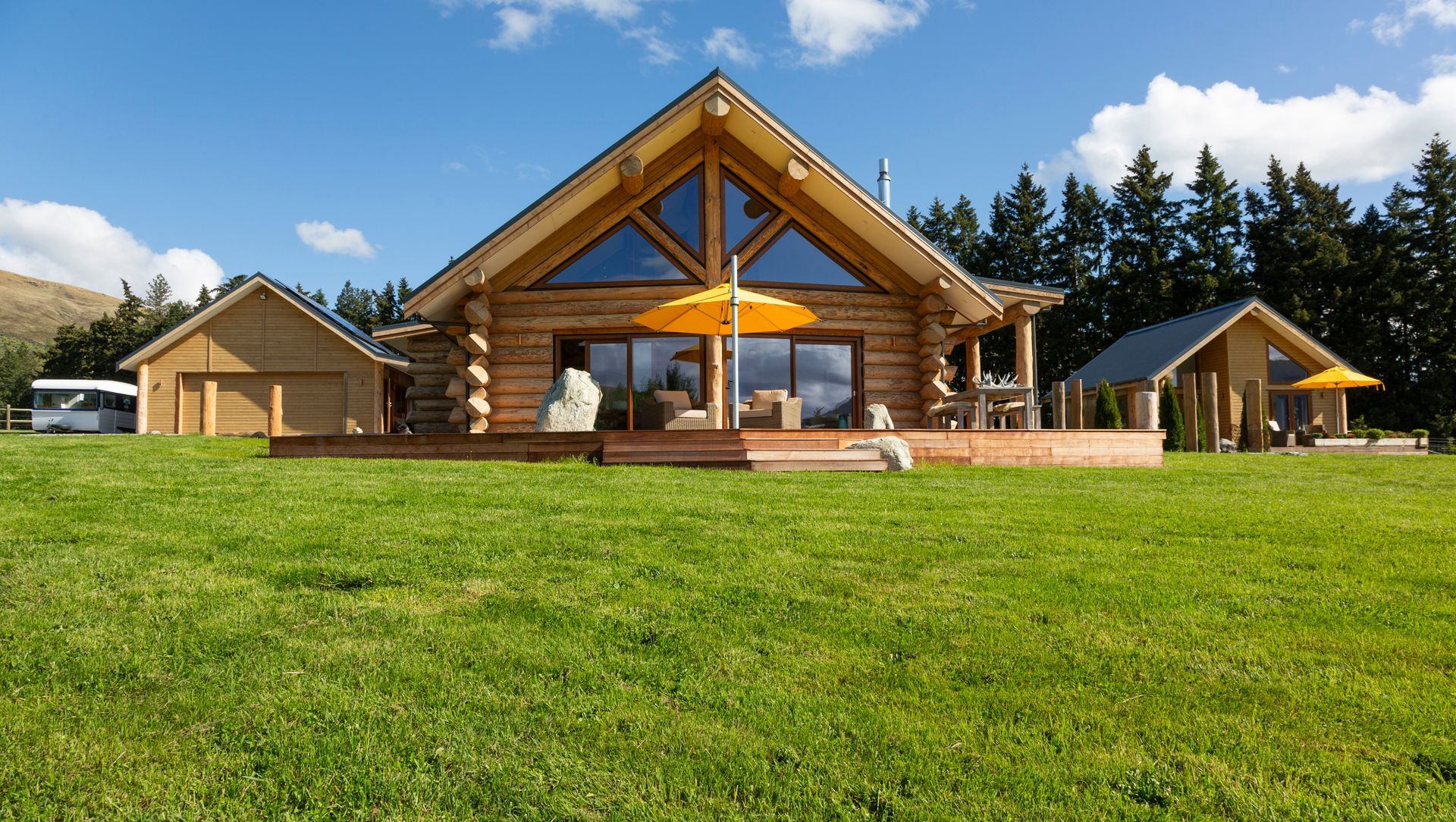 Log House Garston Lifestyle banner