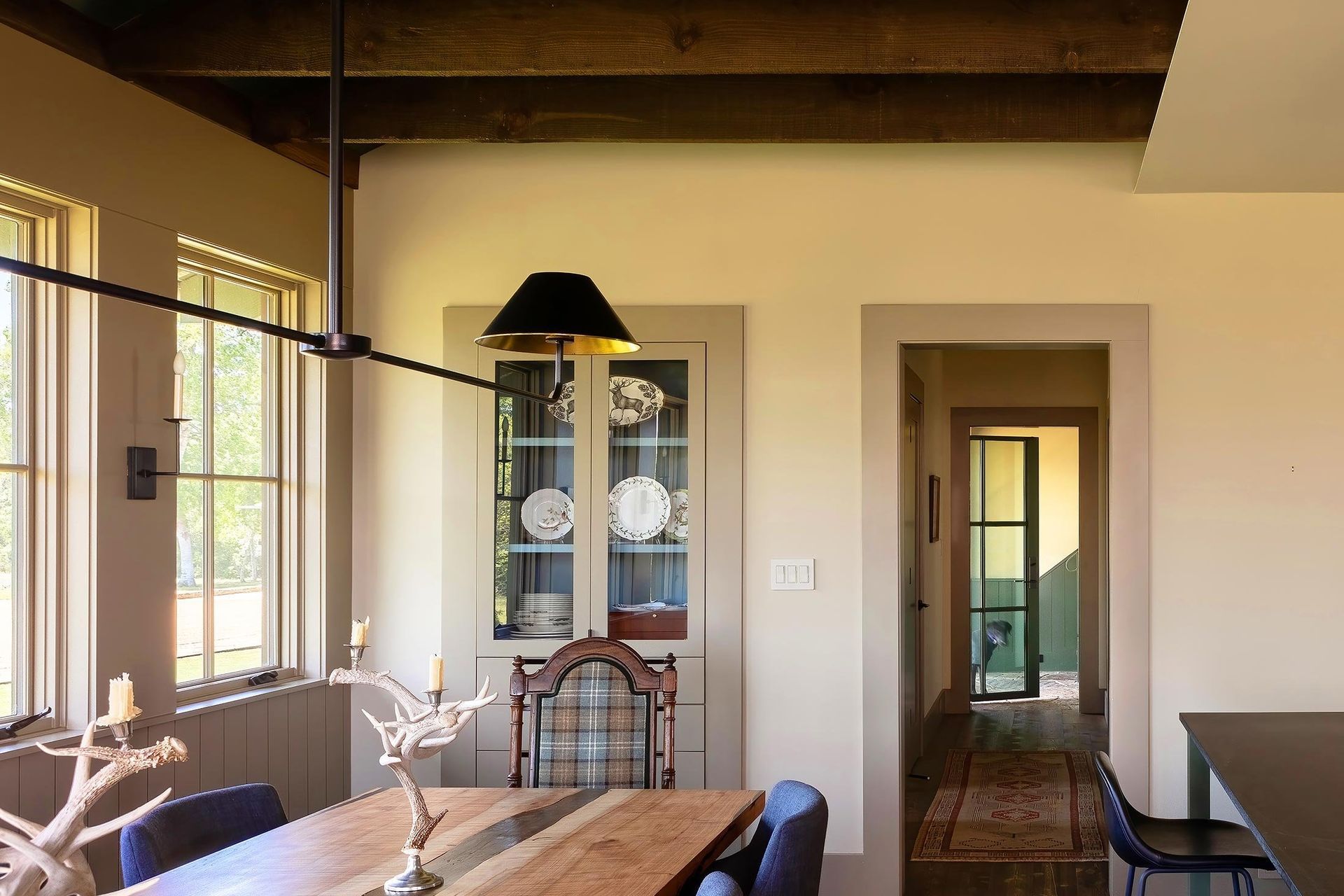 5HomeontheRangeCuppettKilpatrickArchitectureandInteriorDesignwooden-dining-table-exposed-beams-light-fixture.jpg