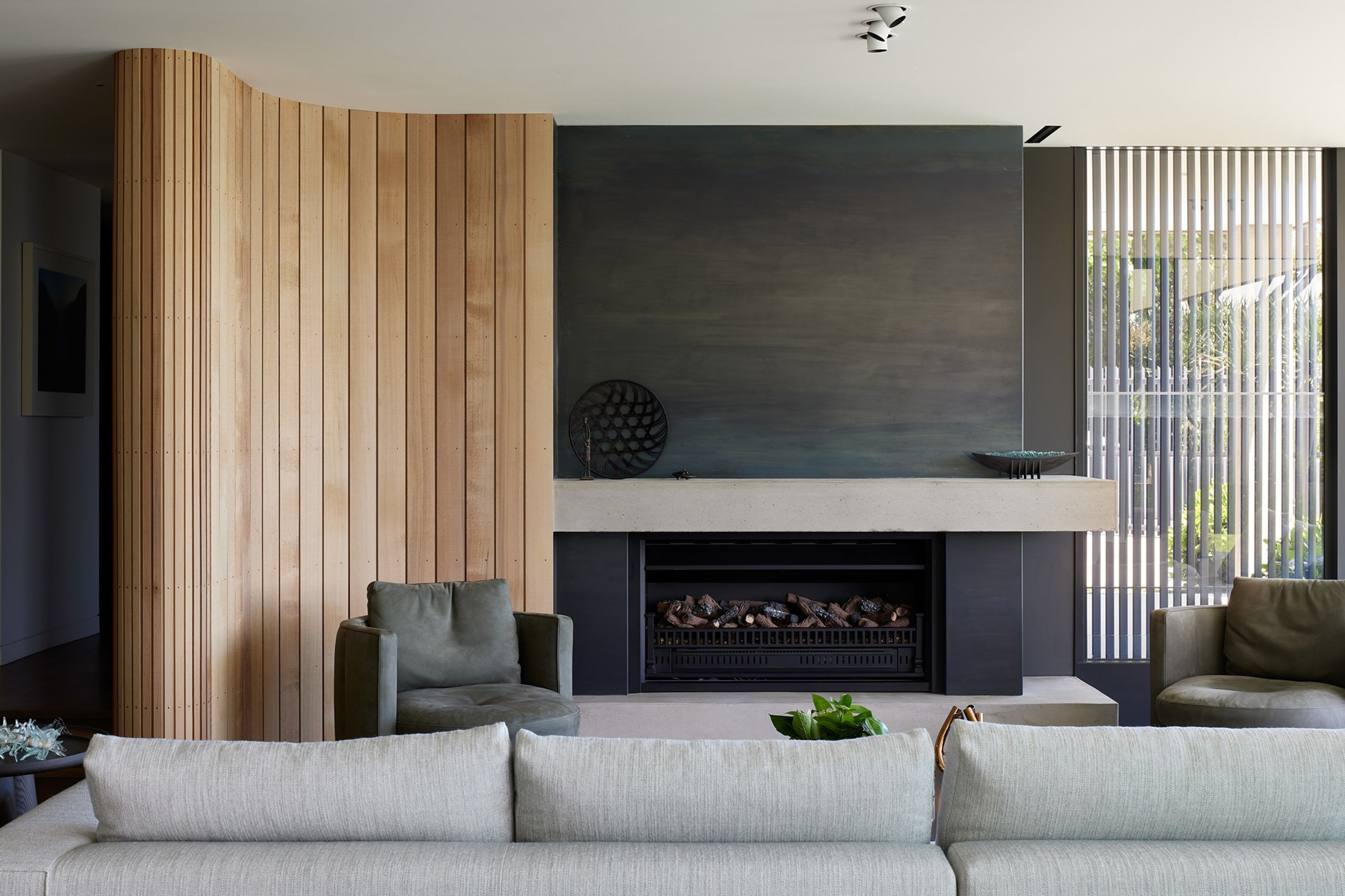 5WATERS-EDGEFireplaceSimon-Wilson4.jpg