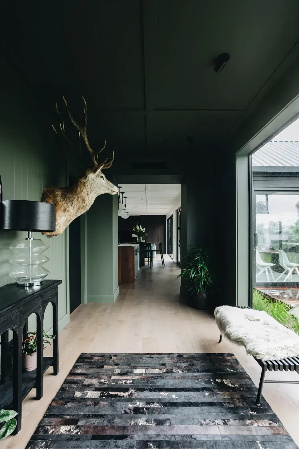 68952da23b057eb82c4c8af2New-York-Street-Rich-Brown-Wooden-Flooring-1-p-2000.webp