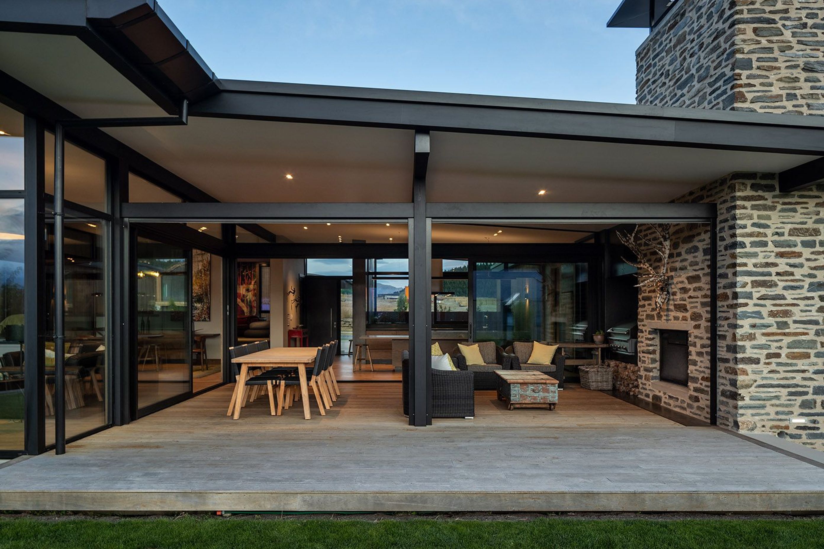 Concealed within the joinery structure, motorised blinds can be raised or lowered at the touch of a button to enclose the space and protect the occupants from the sun or wind as required.