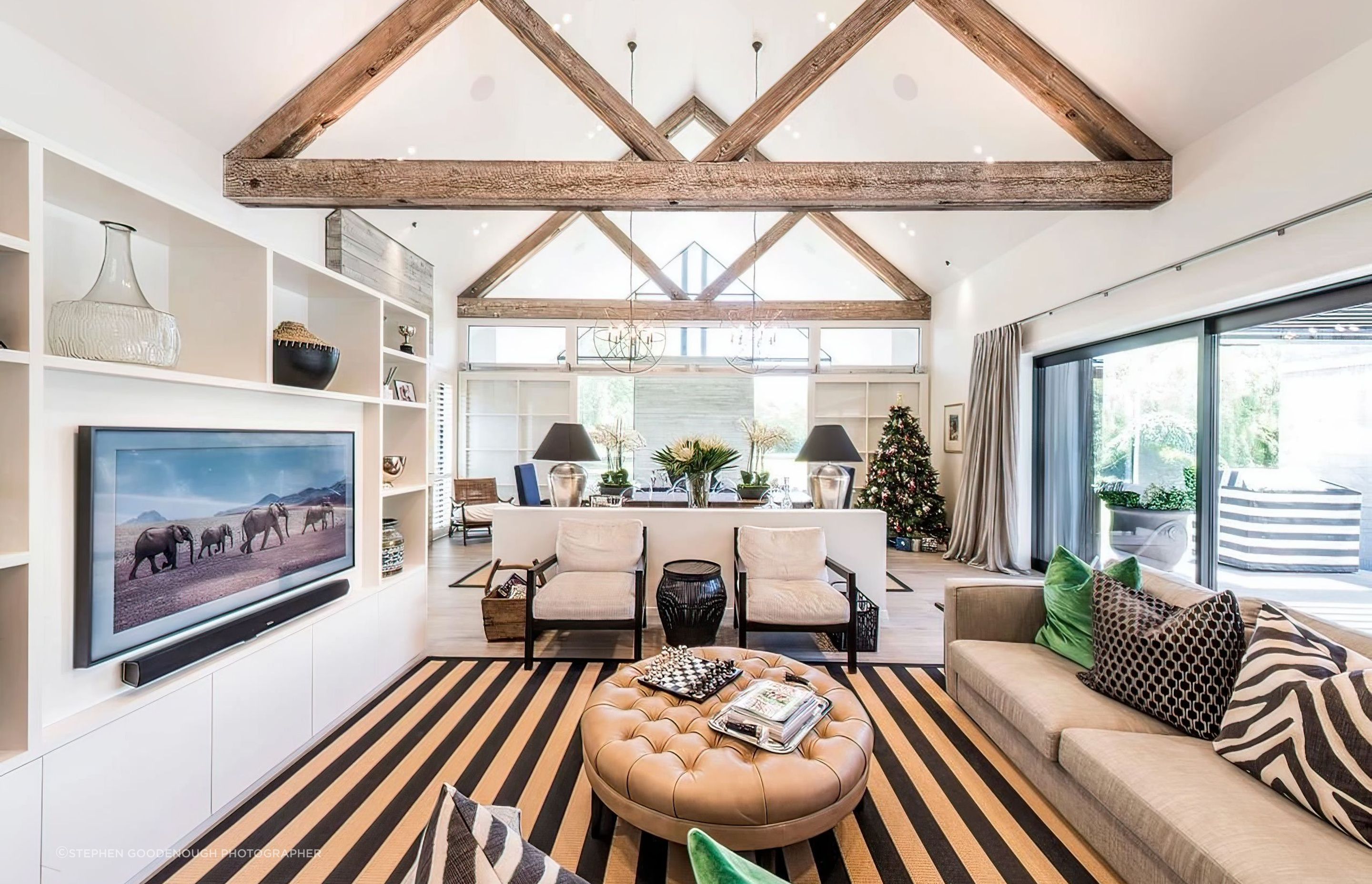 Canadian-Oregon-exposed-rafters-in-the-formal-sitting-room-topaz-very-compressed-2x-v2.jpeg